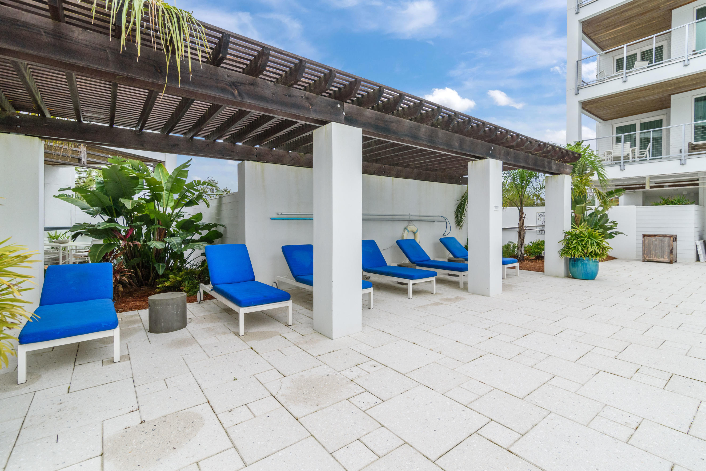 THE POINTE CONDOMINIUM - Residential