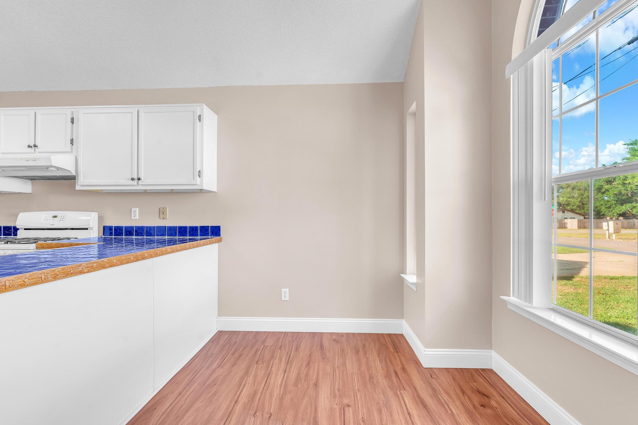 OAKLAND MANOR 2 - Residential Lease