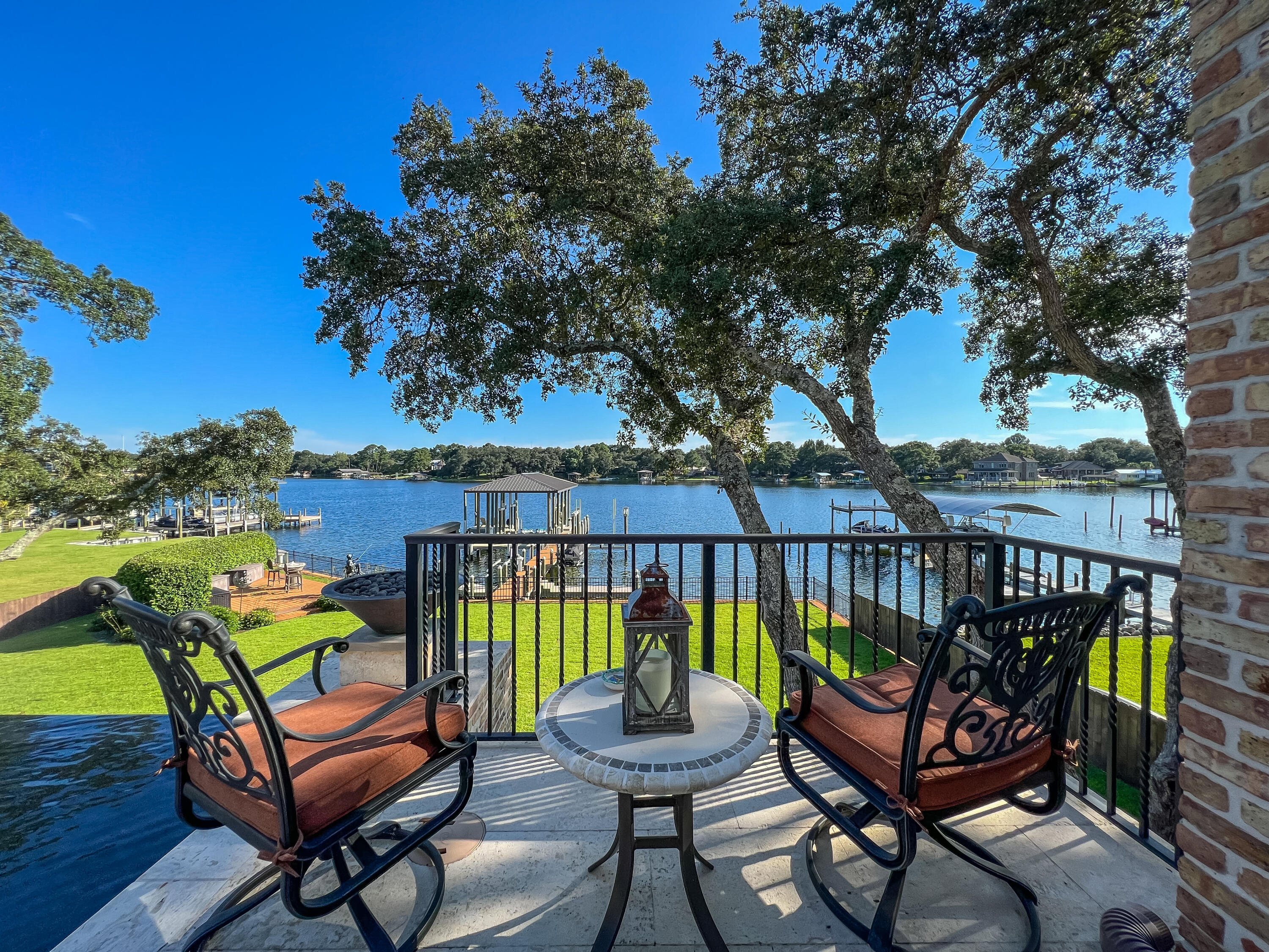 BAYOU VISTA - Residential