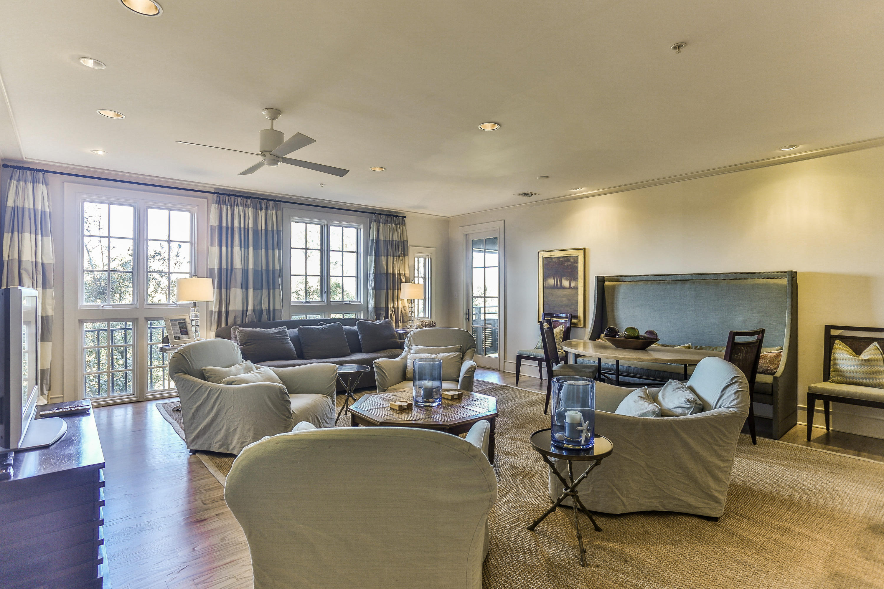 ROSEMARY BEACH, THE MERCADO - Residential