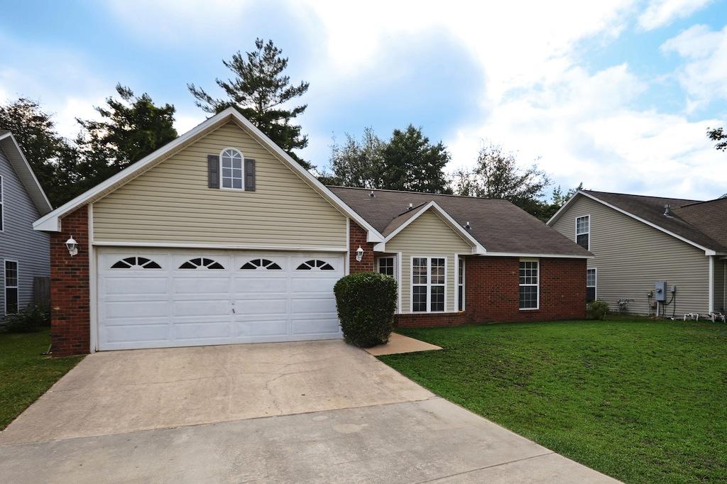 1997 All Brick 4 bedroom, 3 full bath home with fireplace and computer loft. This home is close to all services: medical, shopping, schools, and more..... Hunters Run is a much-desired neighborhood with great resale value. Interior features: open floor plan with formal dining and eat-in dining, upgraded tile, new carpet, and new paint. Kitchen features: center island, smooth top range, refrigerator, microwave and dishwasher. The master and one additional bedroom are on the 1st floor. A master bath and guest bathroom are also on the 1st level.The second floor has two bedrooms split for privacy, and a shared full bath. The computer loft, also on the second-level overlooks the living area. Exterior features: 2-car garage, gas water heater and furnace, a sprinkler system and lawn pump.