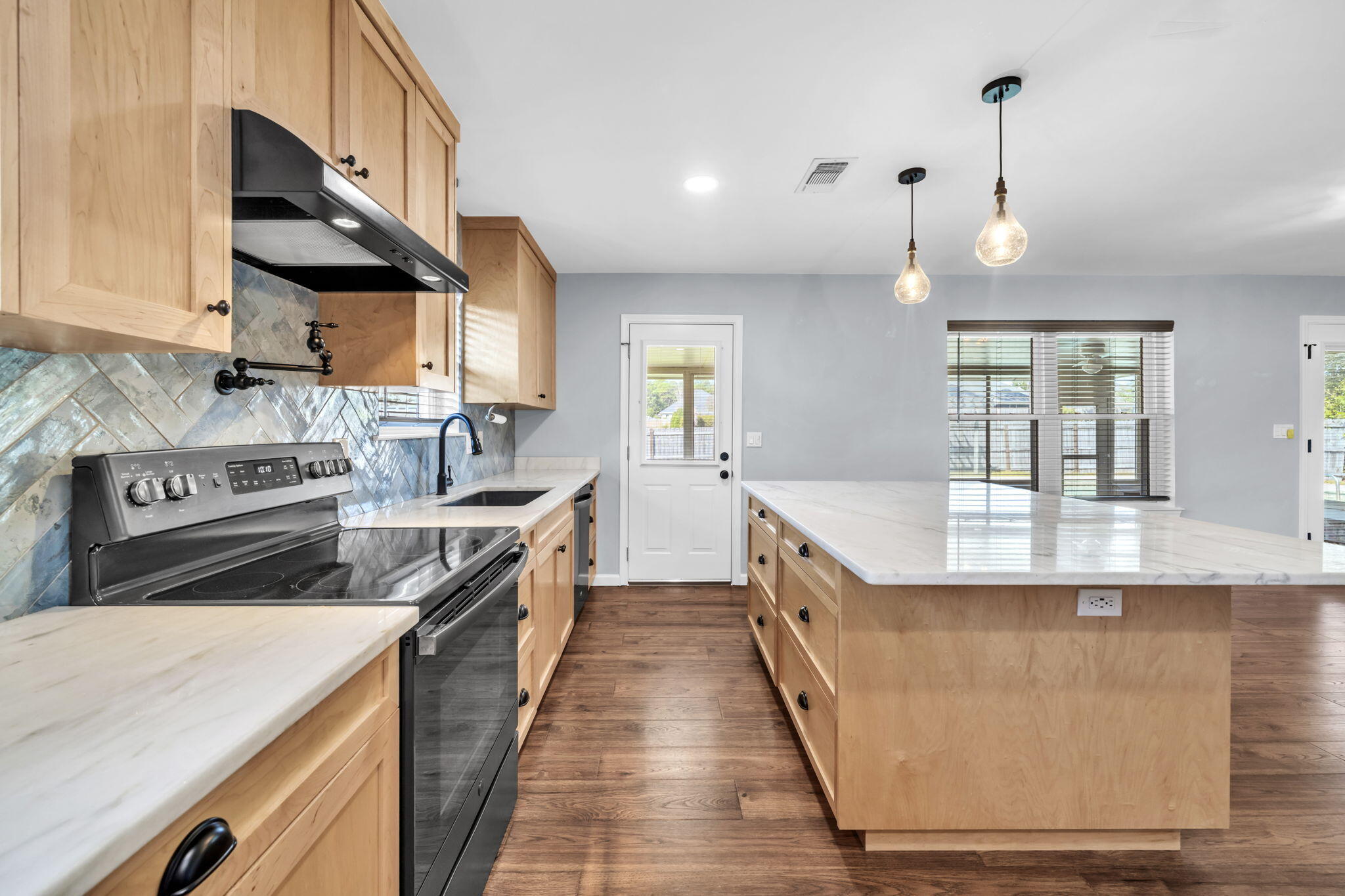 PALM ESTATES UNIT 4 - Residential