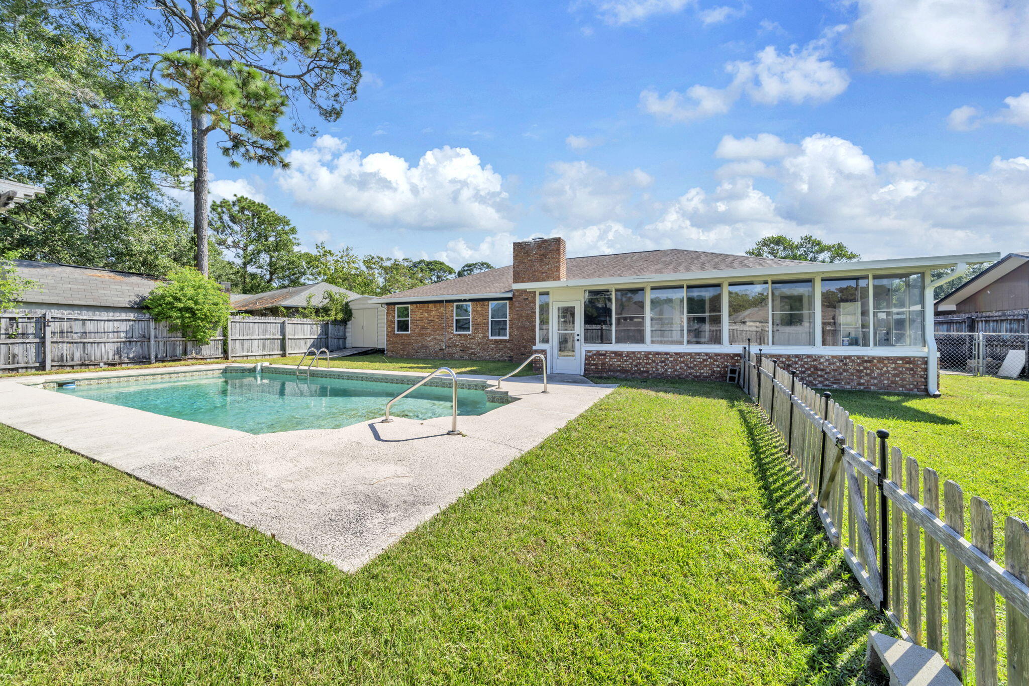 PALM ESTATES UNIT 4 - Residential