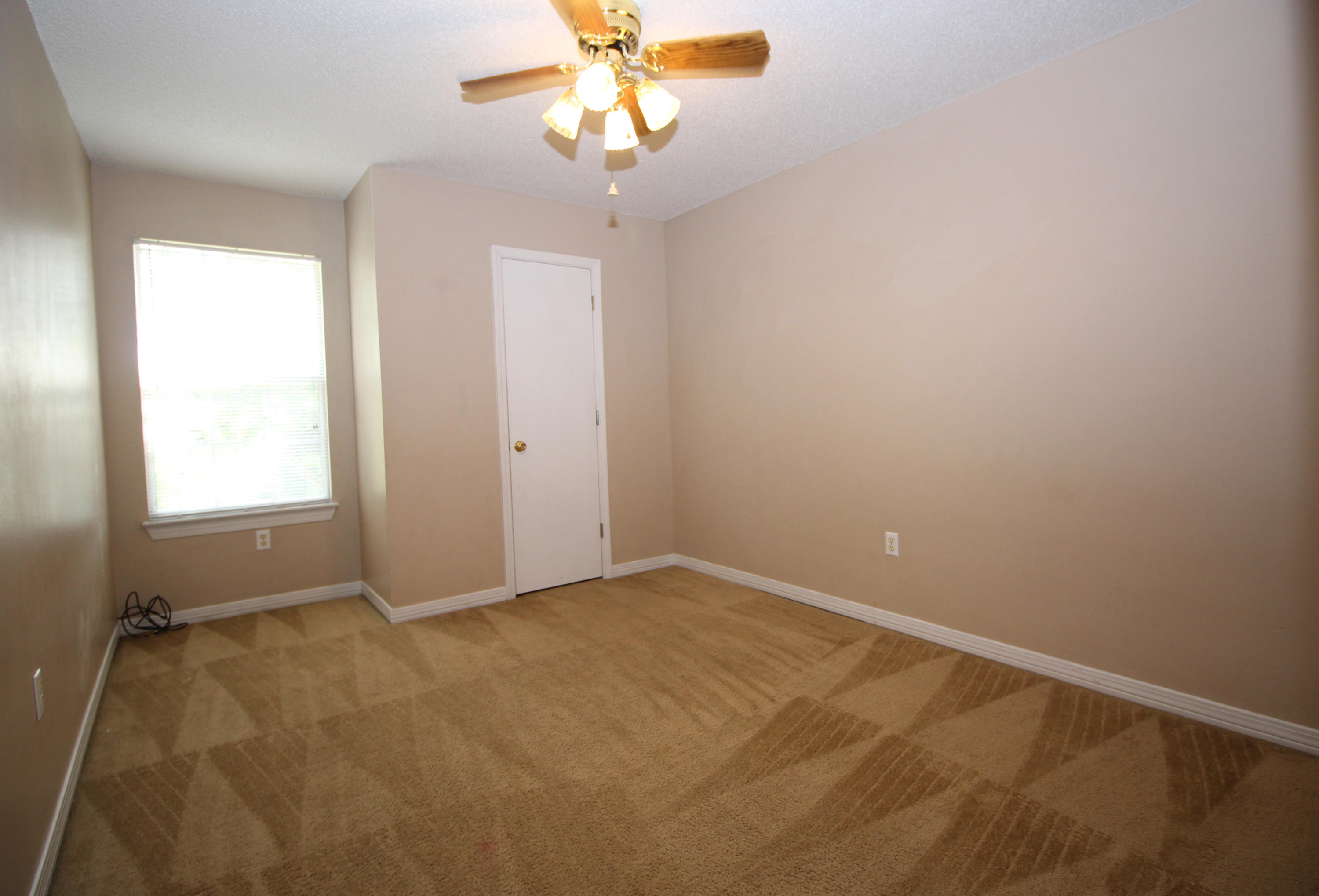 SCHNEIDER DRIVE T/H - Residential