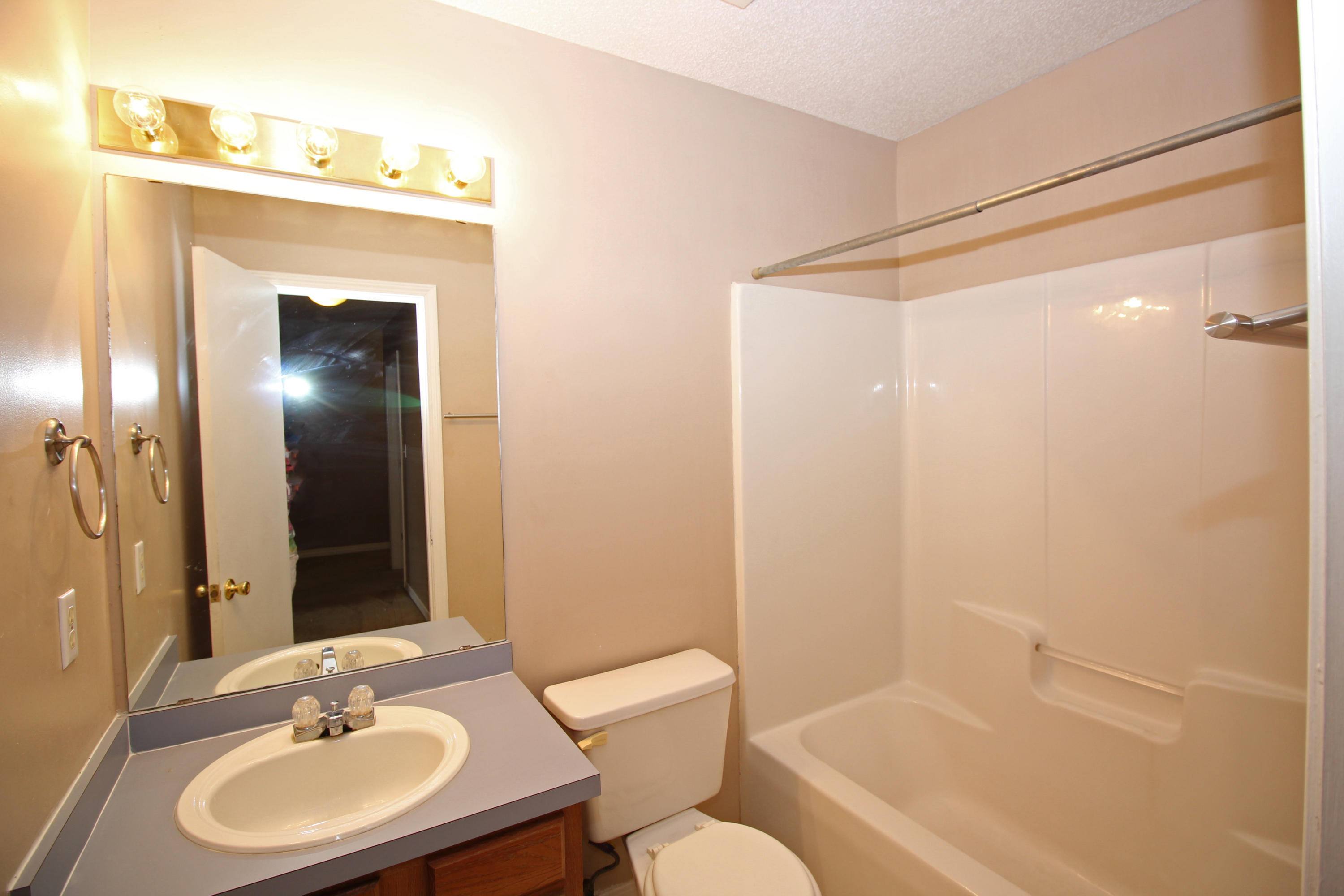 SCHNEIDER DRIVE T/H - Residential