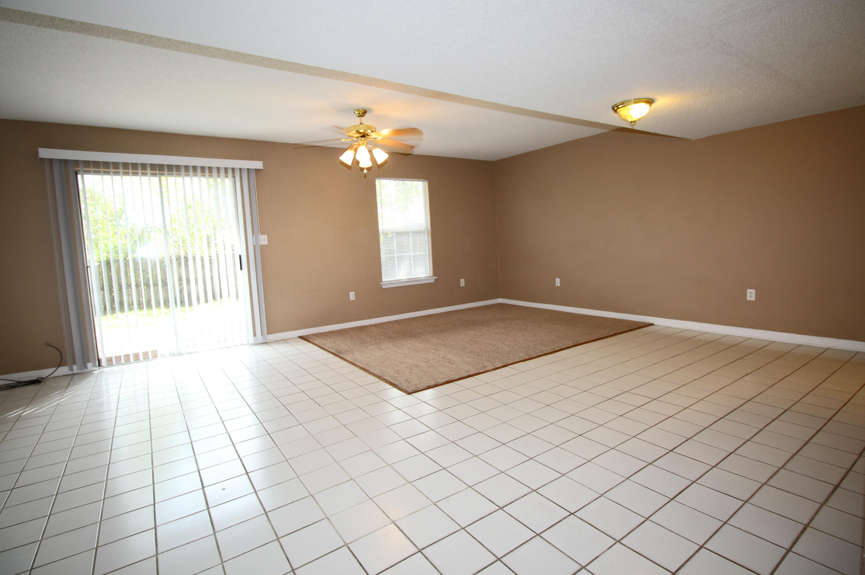 SCHNEIDER DRIVE T/H - Residential