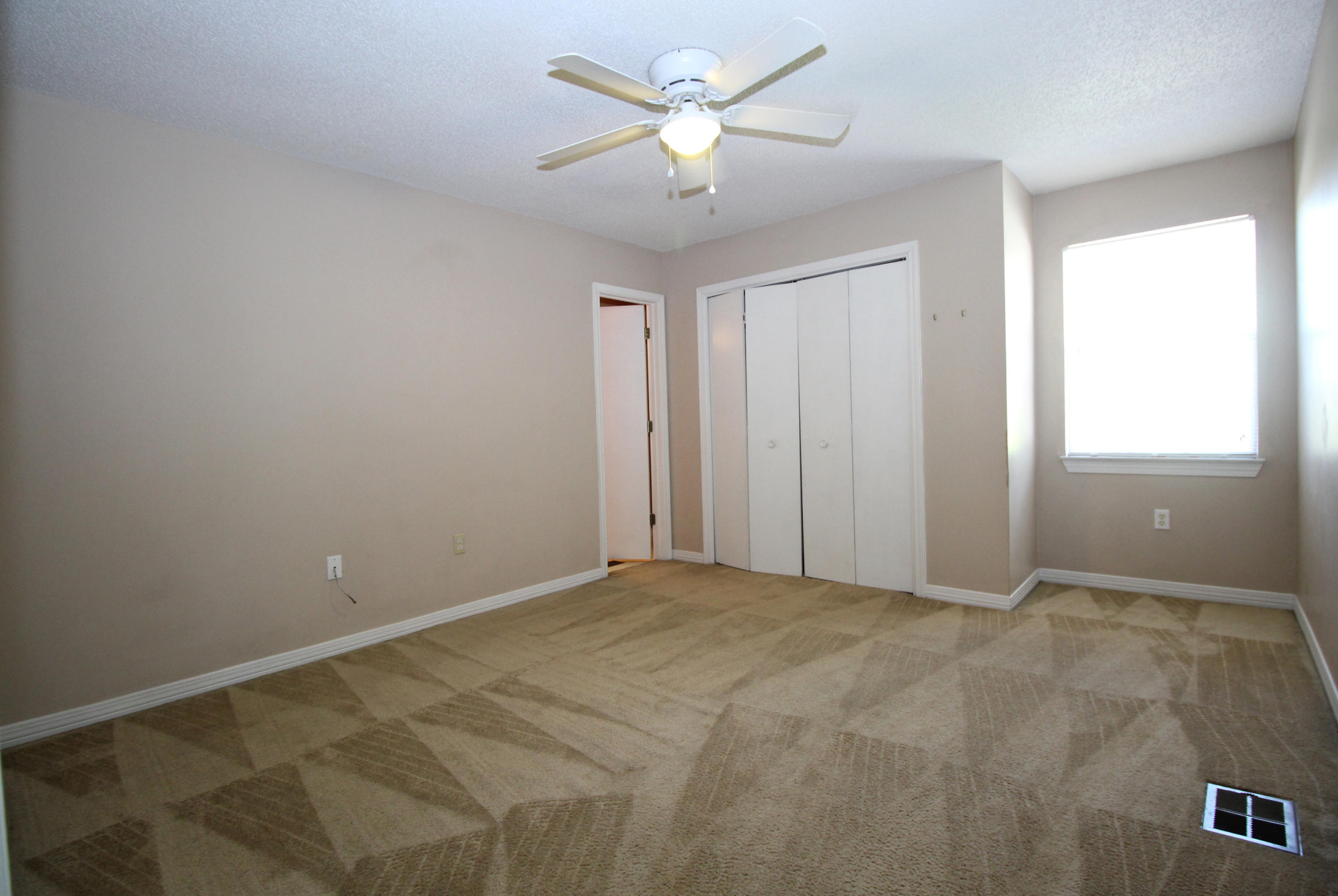 SCHNEIDER DRIVE T/H - Residential