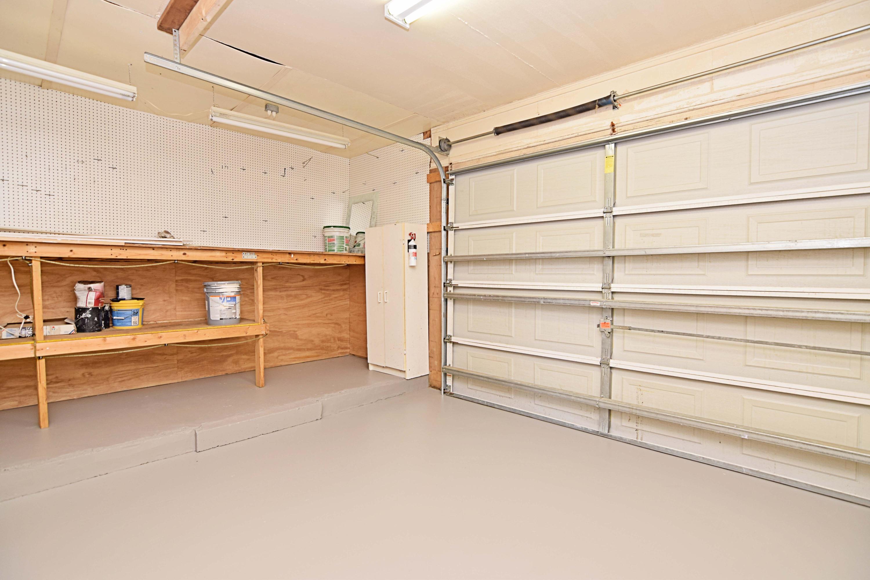 PINECREST HILLS - Residential Lease