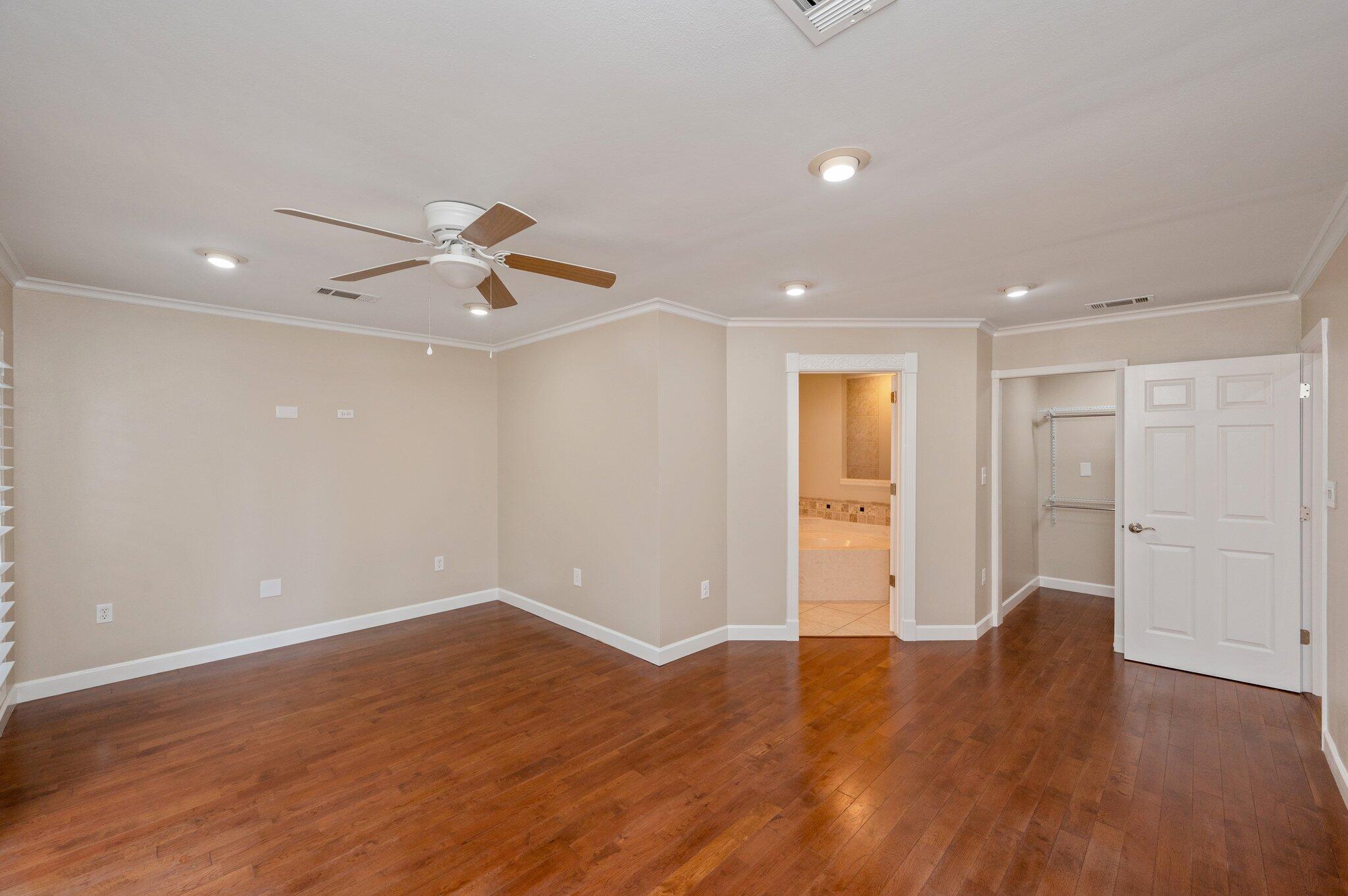 VALPARAISO PINECREST 6 - Residential