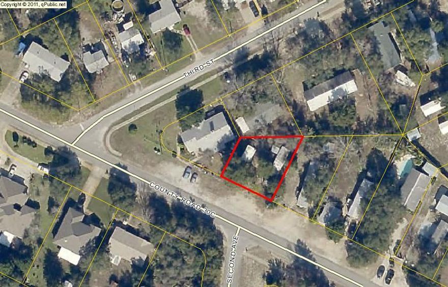 Great lot in the heart of old Destin, close to schools, churches, city boat ramp and all of the amenities on the harbor. Currently there are two trailers grand fathered generating good income, tenants are on a month to month lease, water & sewer tap fees are paid.