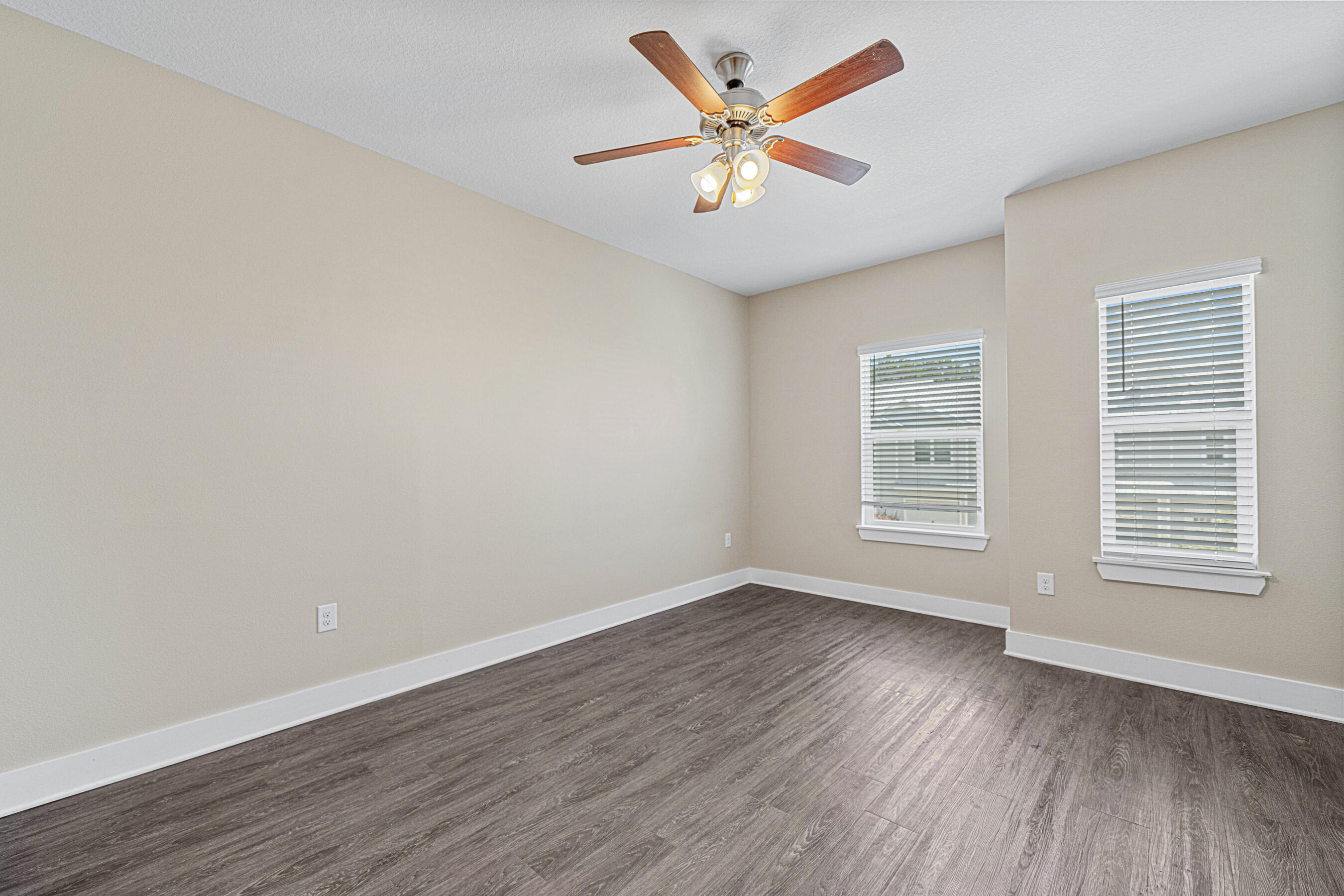 VERANDAS AT FREEPORT - Residential Lease