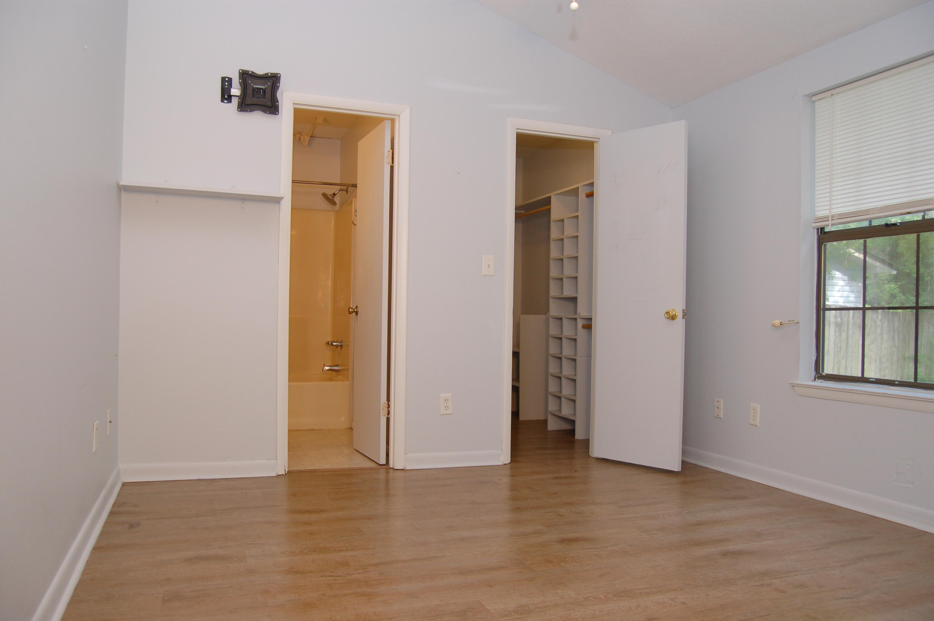 PINE MEADOWS - Residential