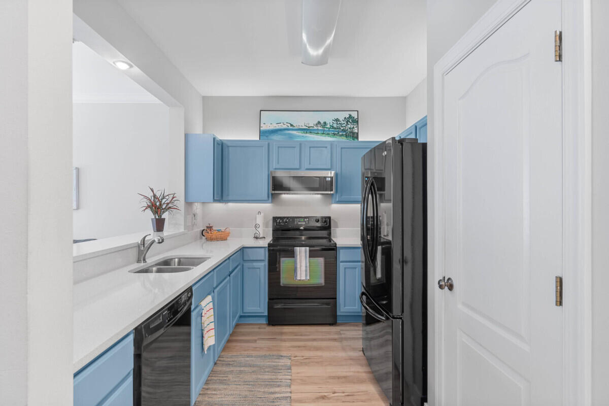 TWIN LAKES TOWNHOMES PH 2 - Residential