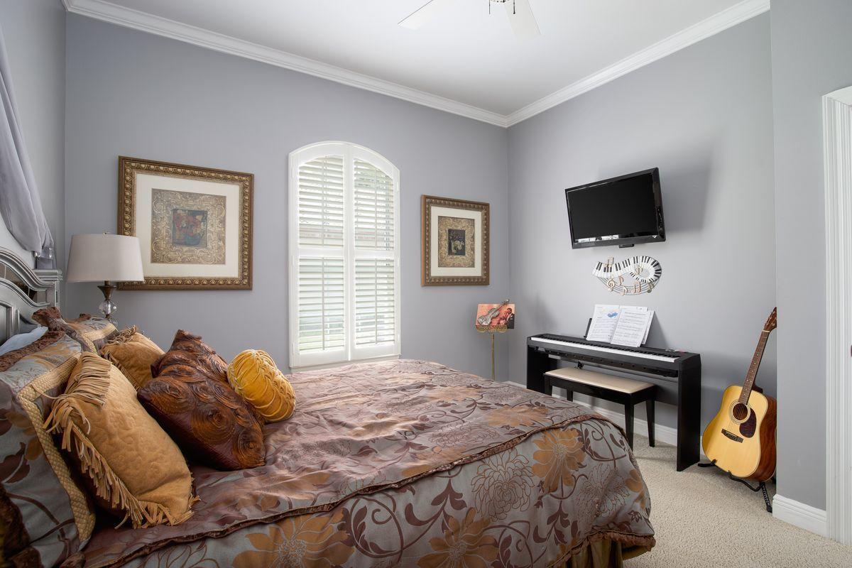 BAYTOWNE AVE EAST - Residential