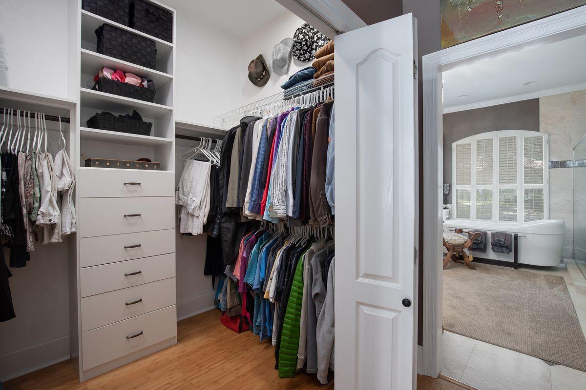 BAYTOWNE AVE EAST - Residential