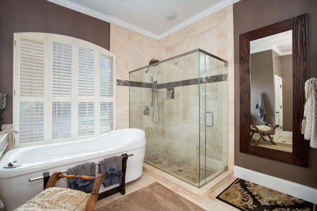 BAYTOWNE AVE EAST - Residential