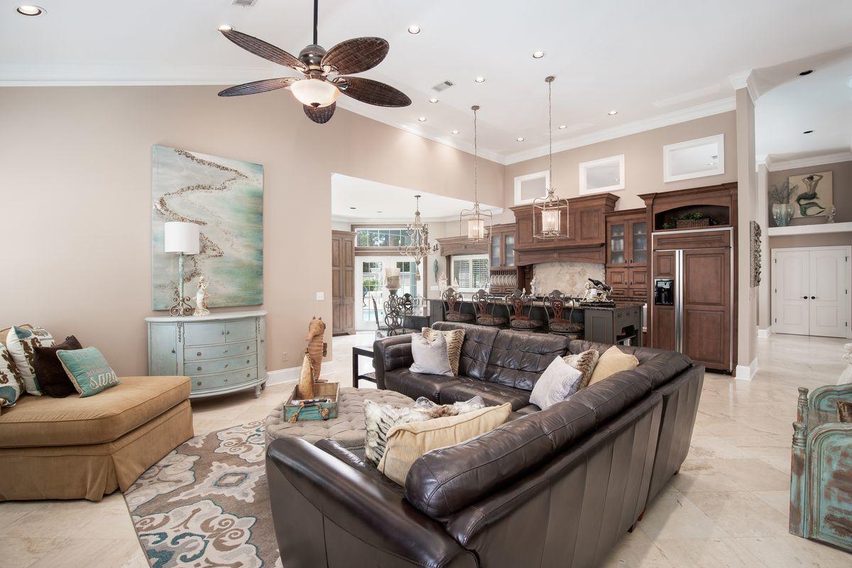 BAYTOWNE AVE EAST - Residential