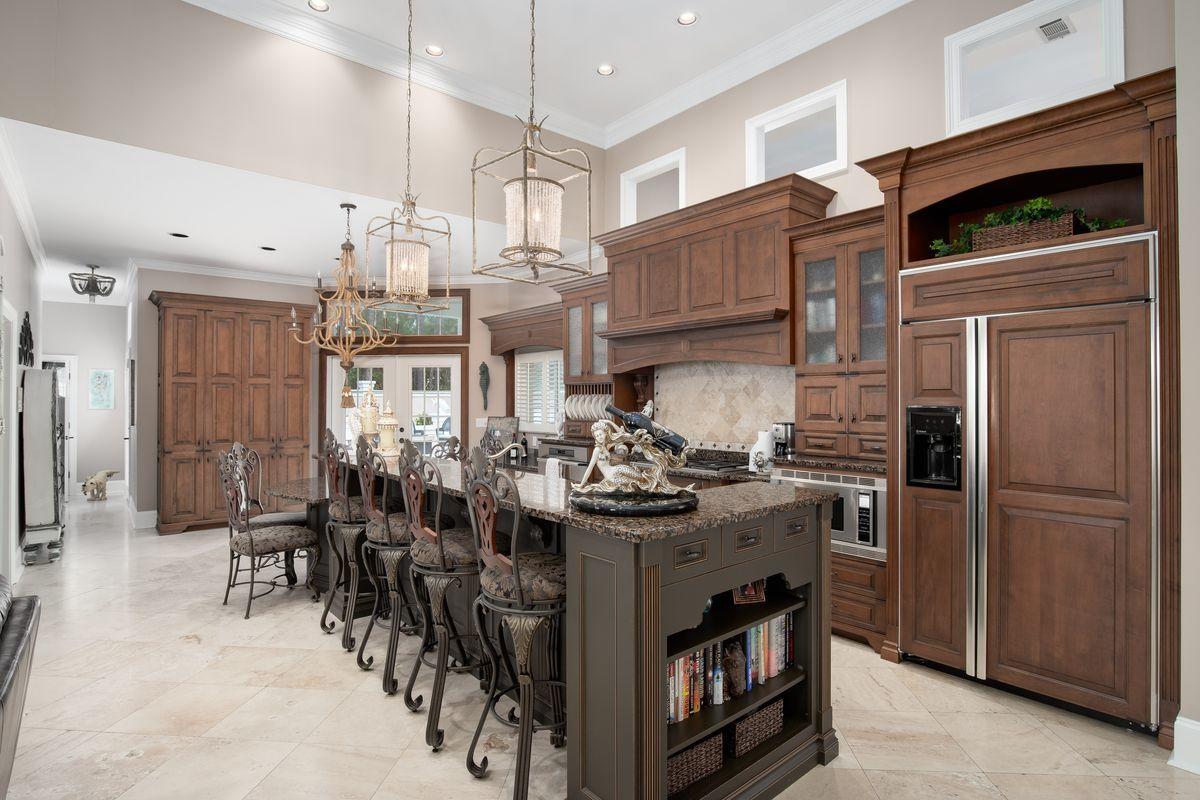 BAYTOWNE AVE EAST - Residential