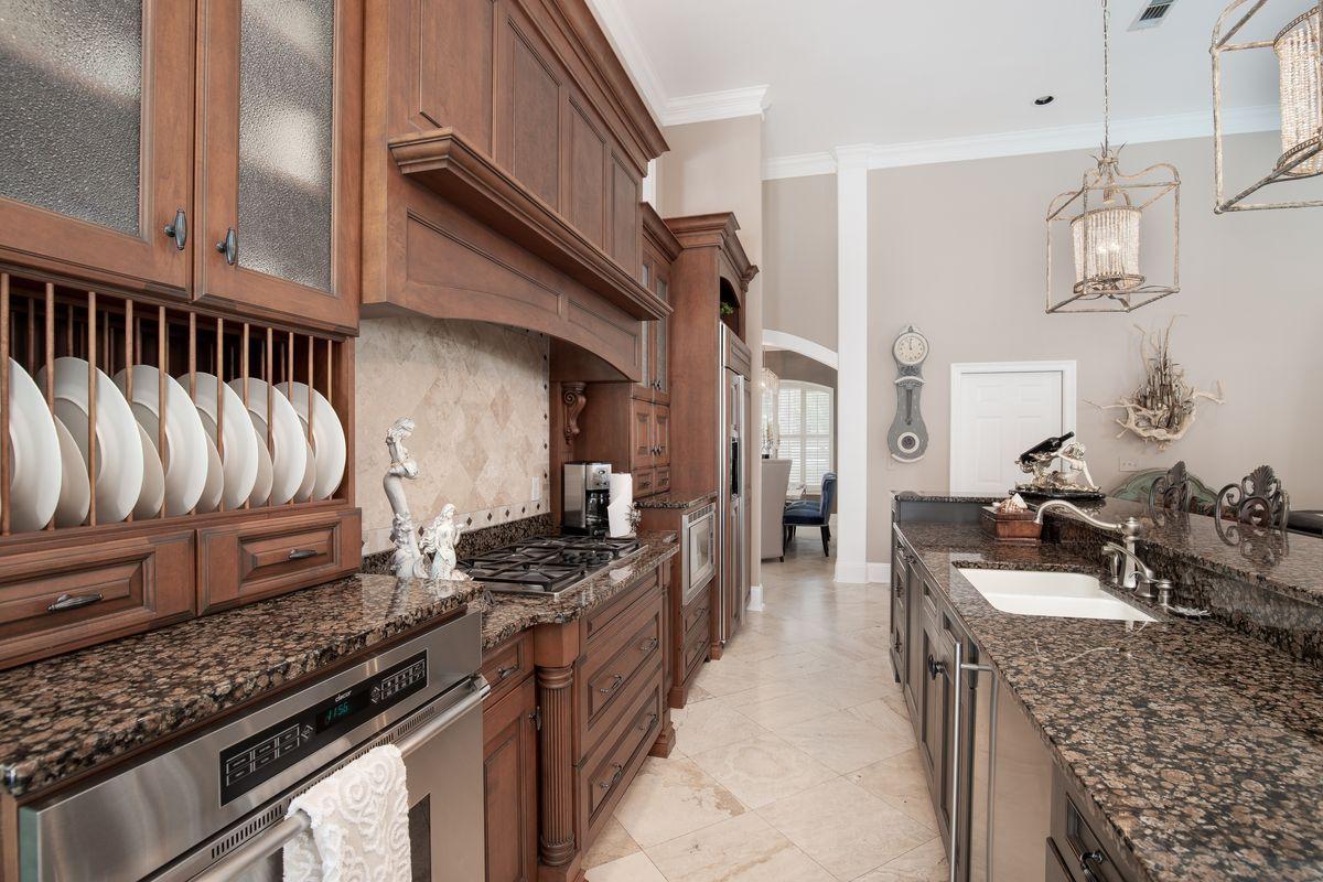 BAYTOWNE AVE EAST - Residential