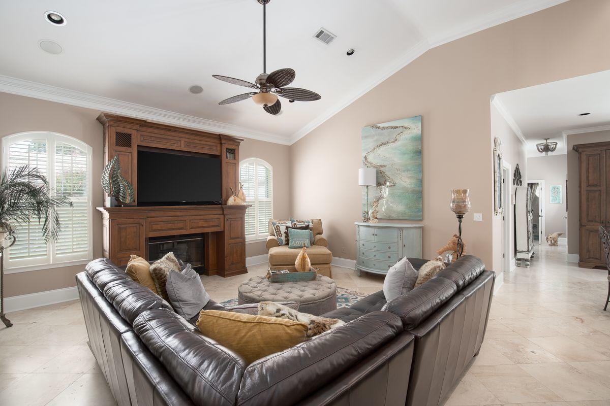 BAYTOWNE AVE EAST - Residential