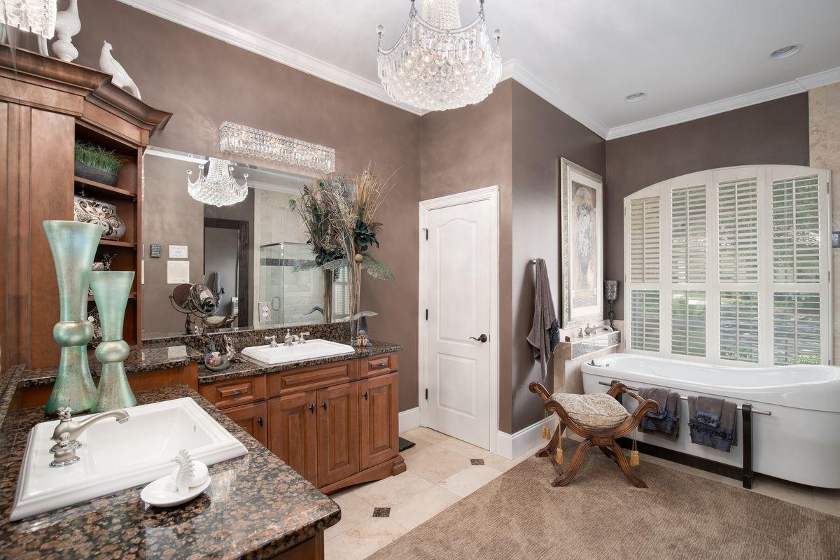 BAYTOWNE AVE EAST - Residential