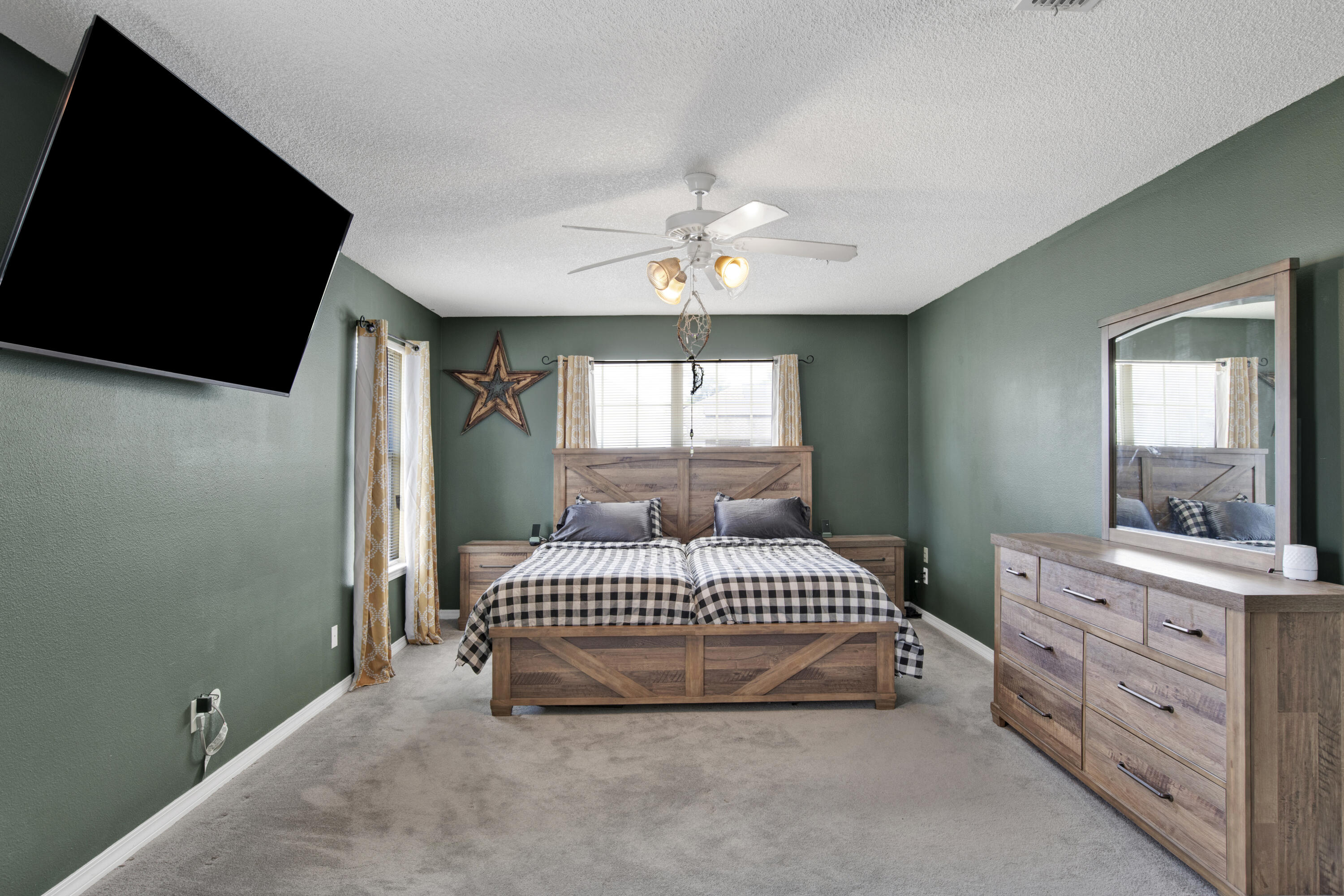 HAWK'S NEST - Residential