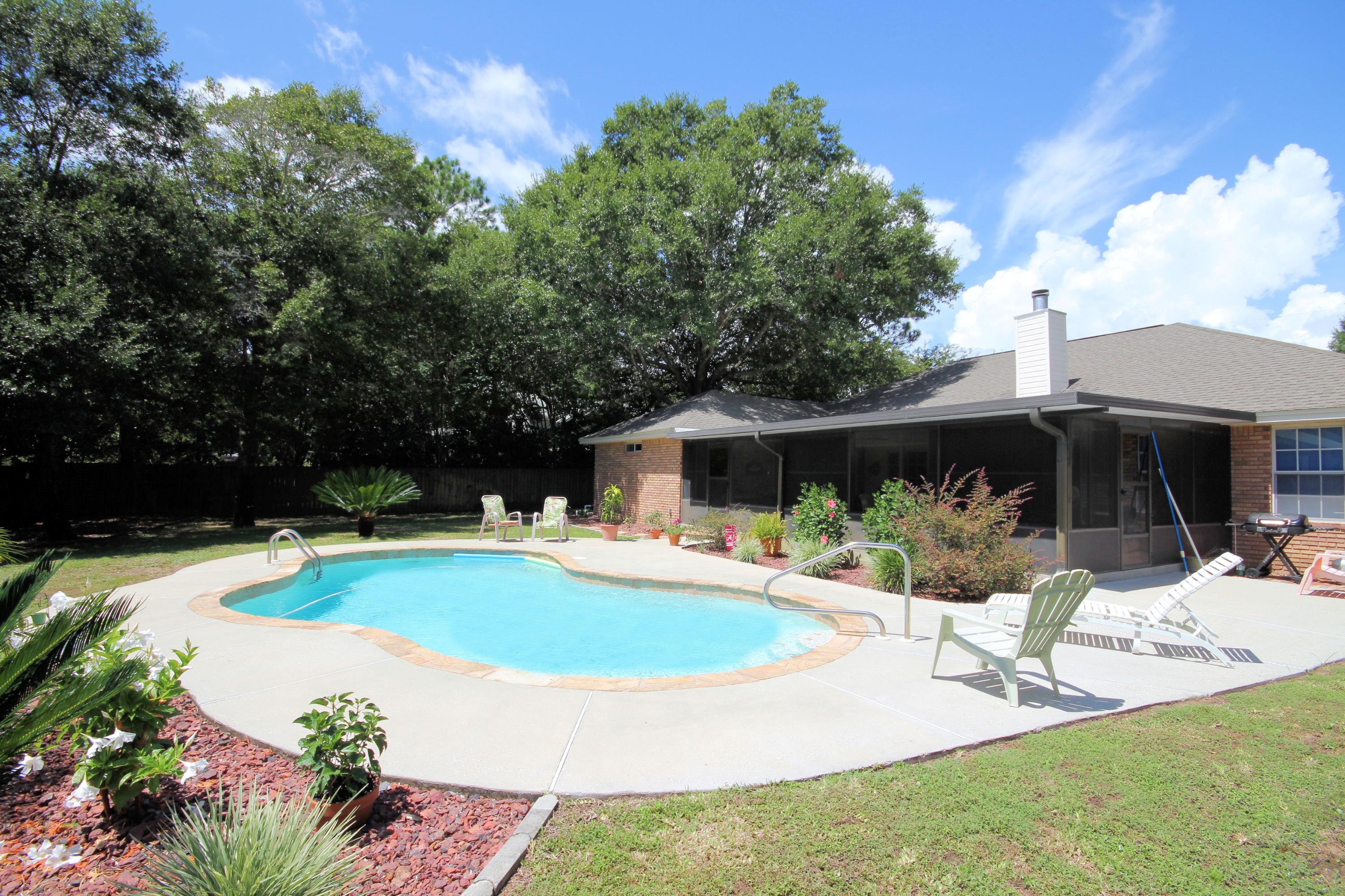 WOODLAND SHORES - Residential