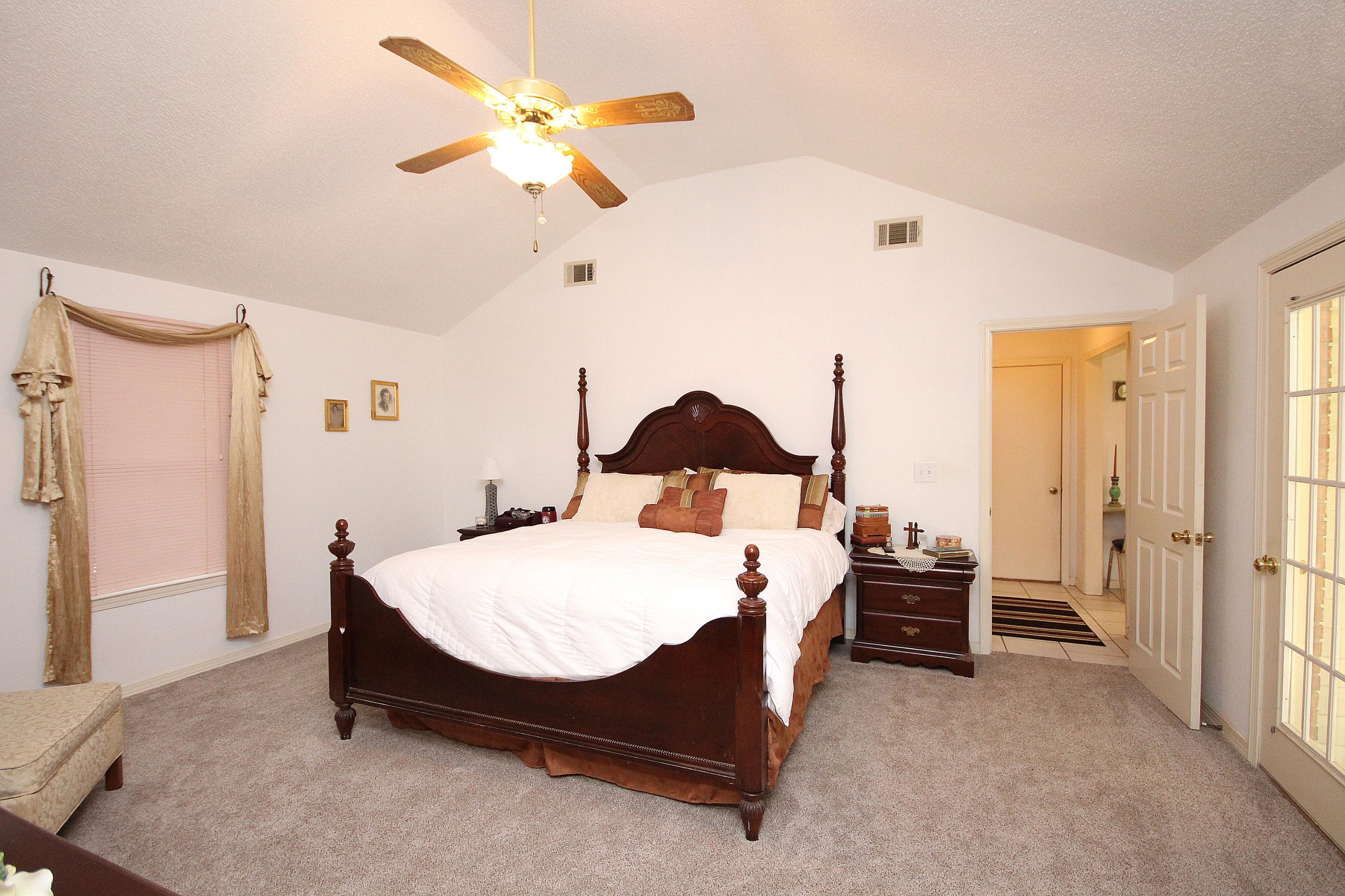 WOODLAND SHORES - Residential