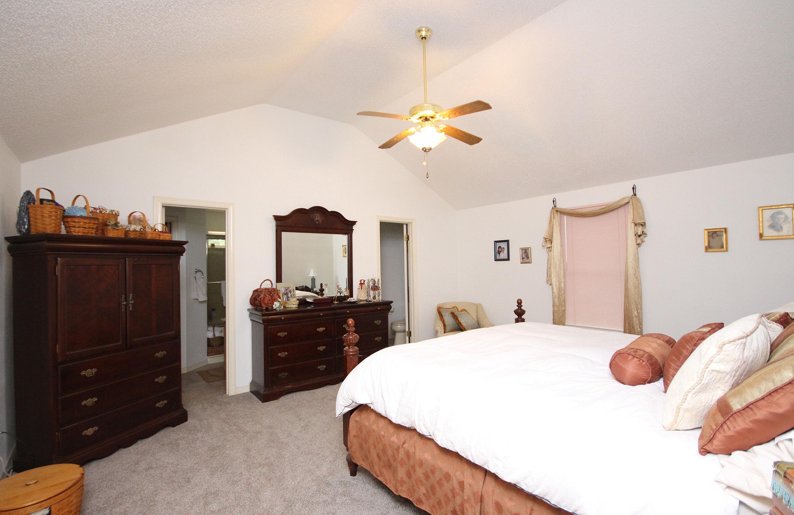 WOODLAND SHORES - Residential