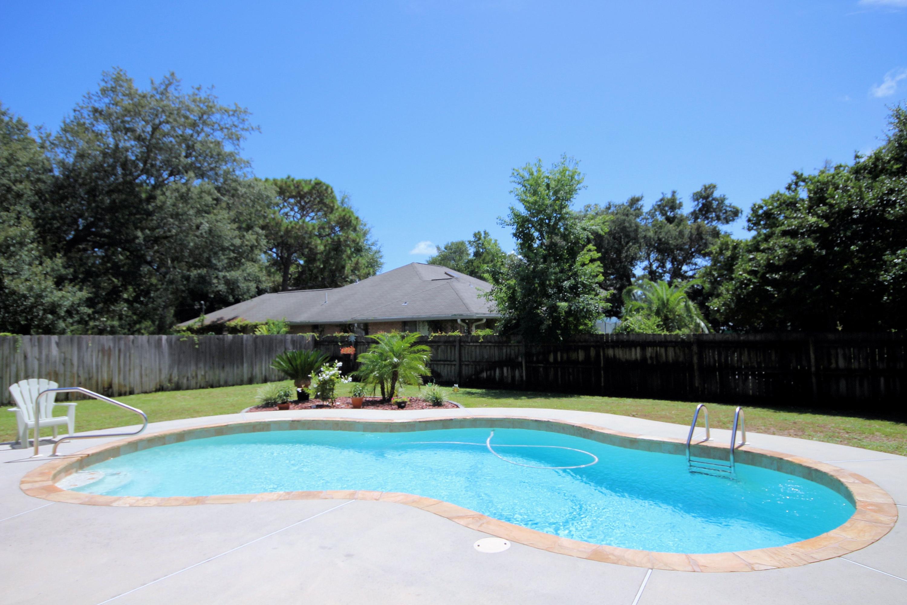 WOODLAND SHORES - Residential