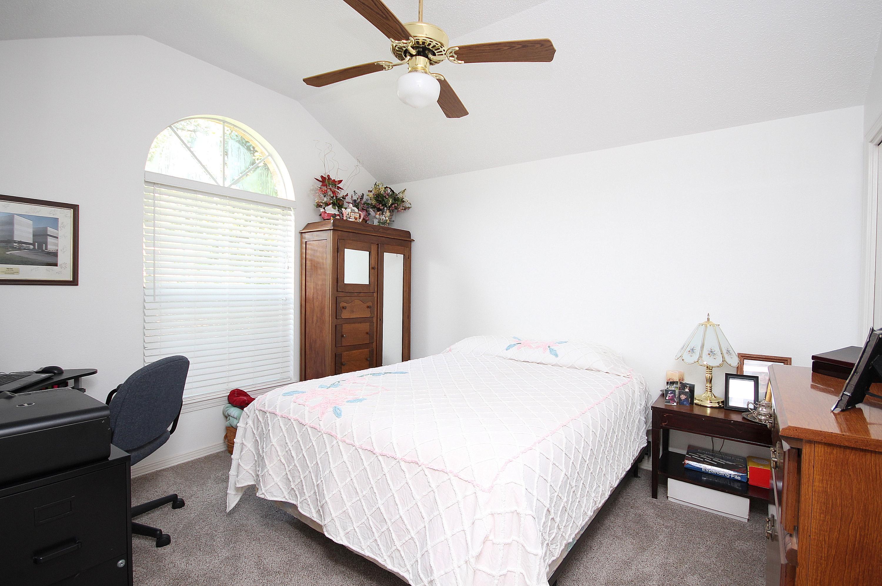 WOODLAND SHORES - Residential