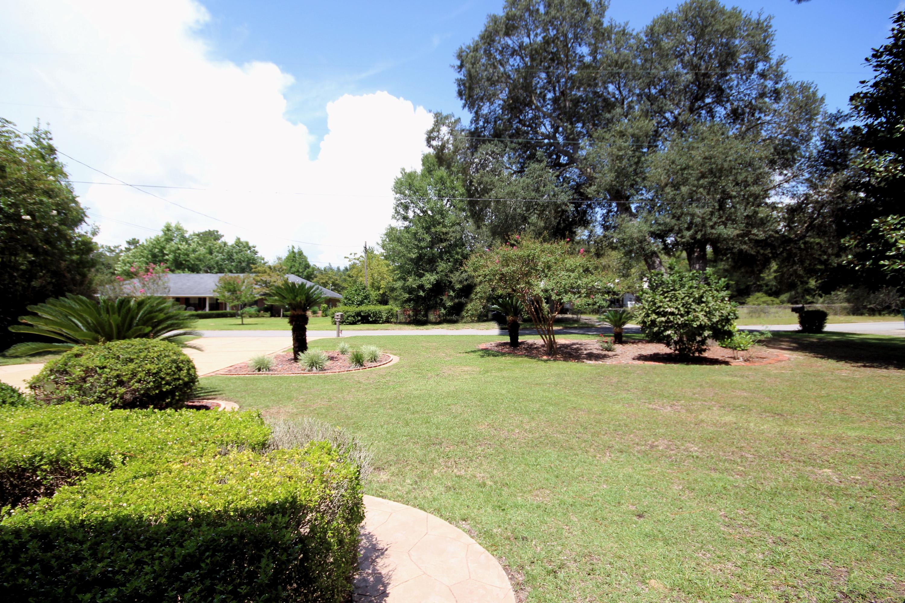 WOODLAND SHORES - Residential