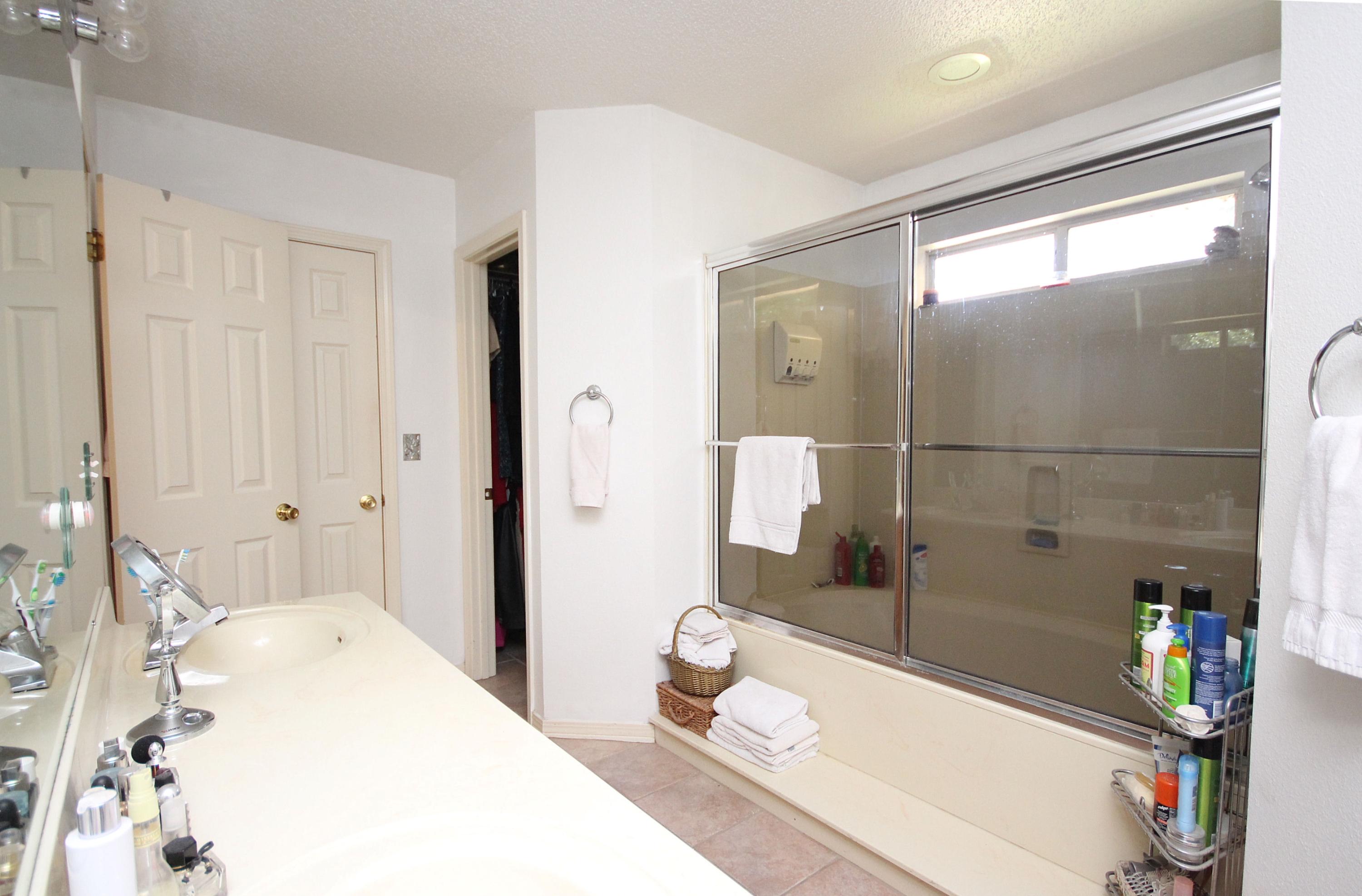 WOODLAND SHORES - Residential