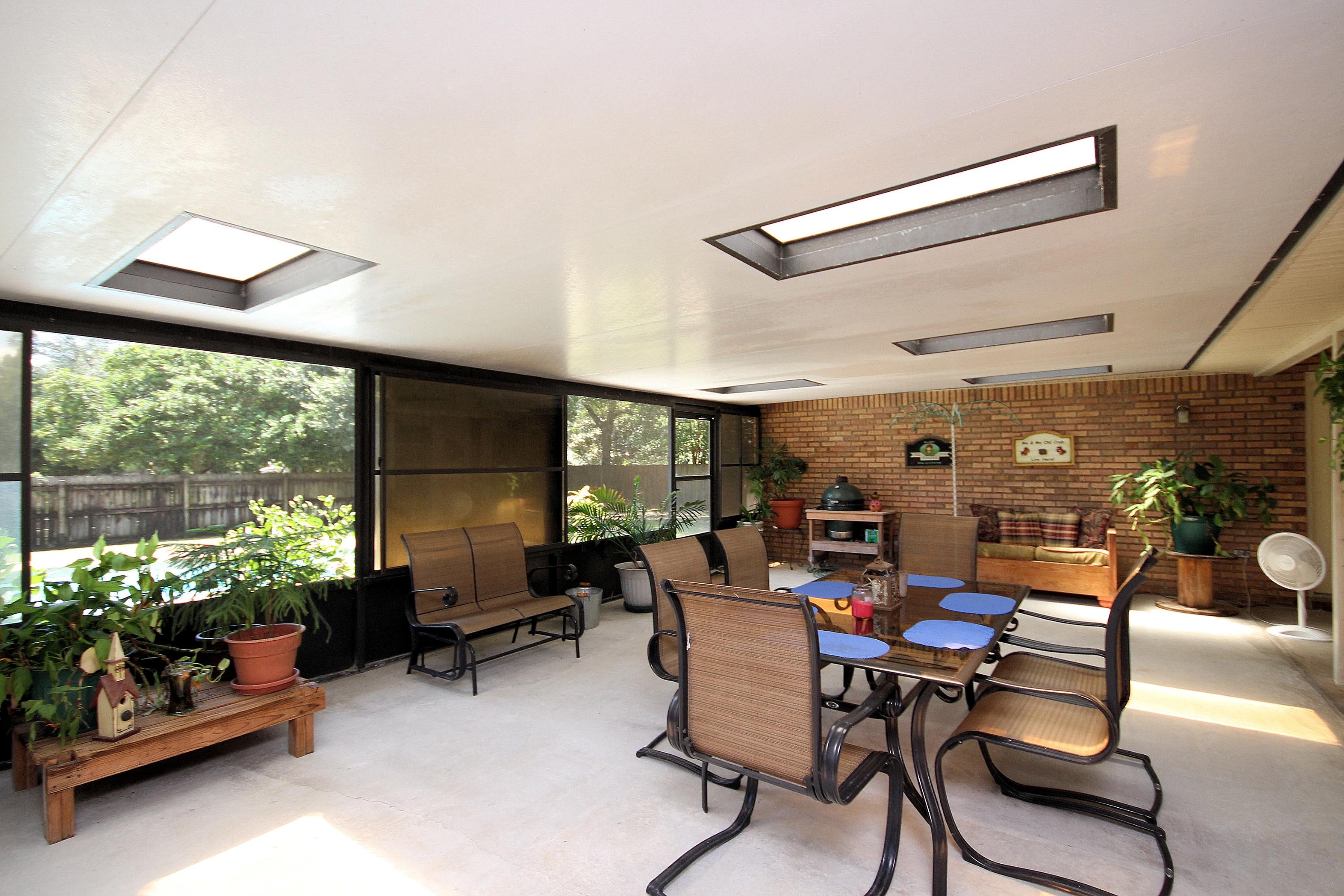 WOODLAND SHORES - Residential