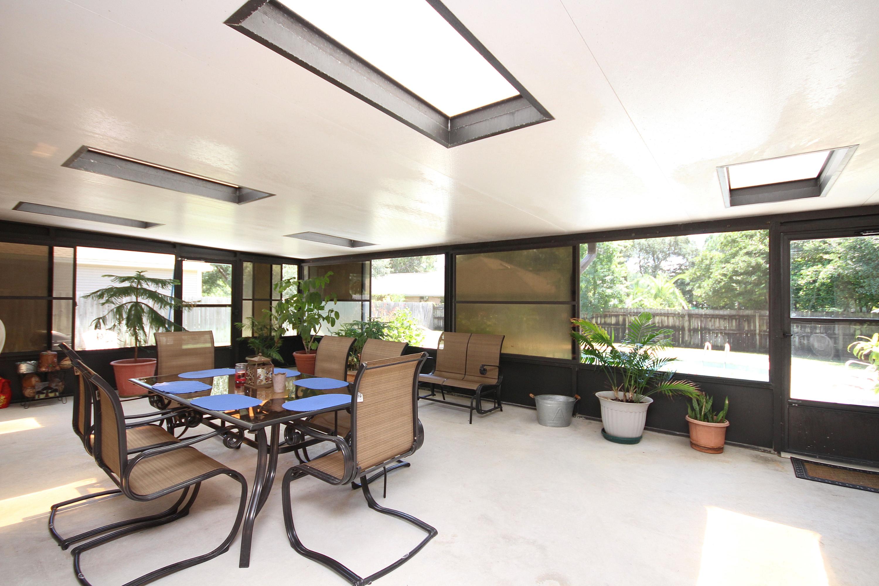 WOODLAND SHORES - Residential