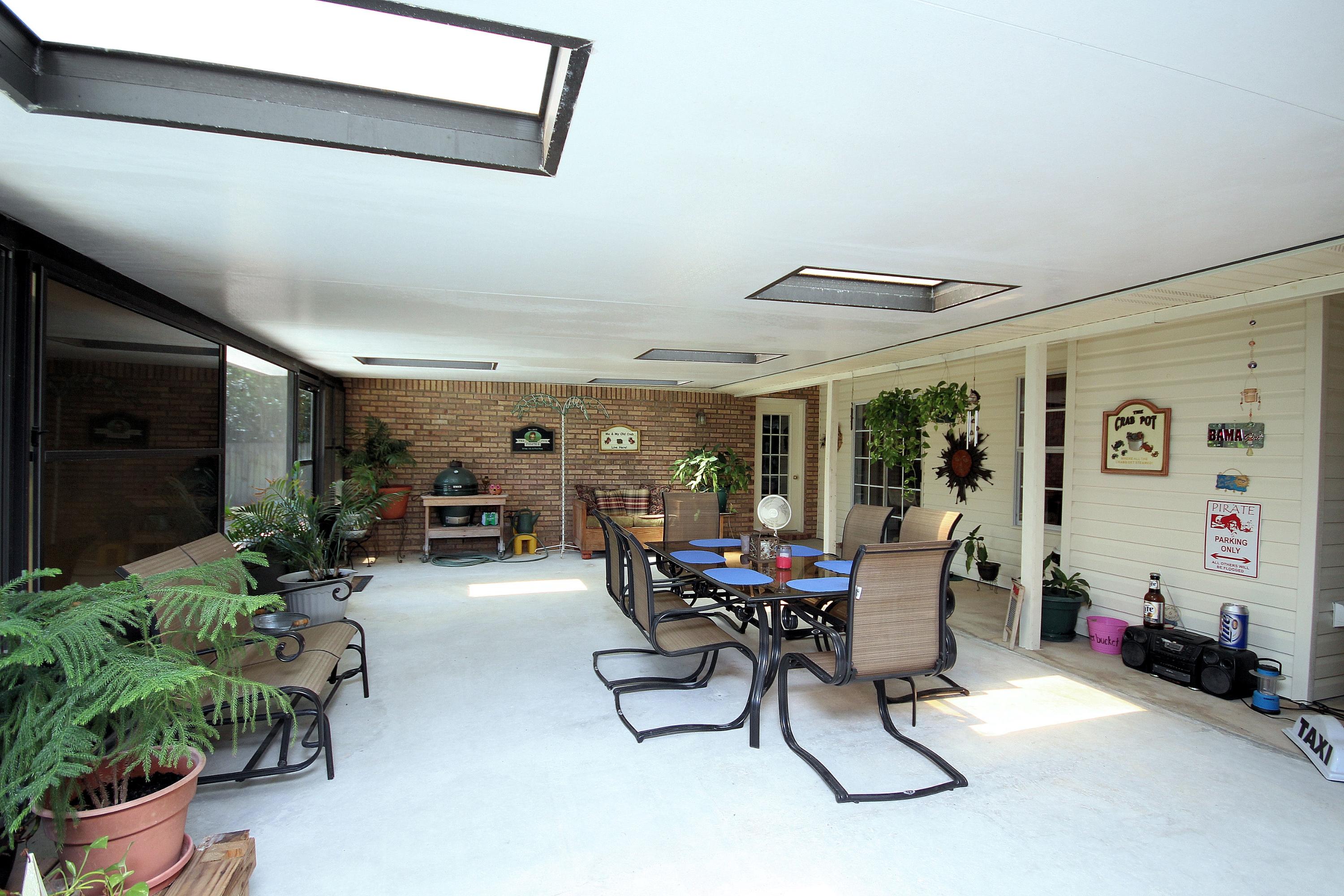 WOODLAND SHORES - Residential