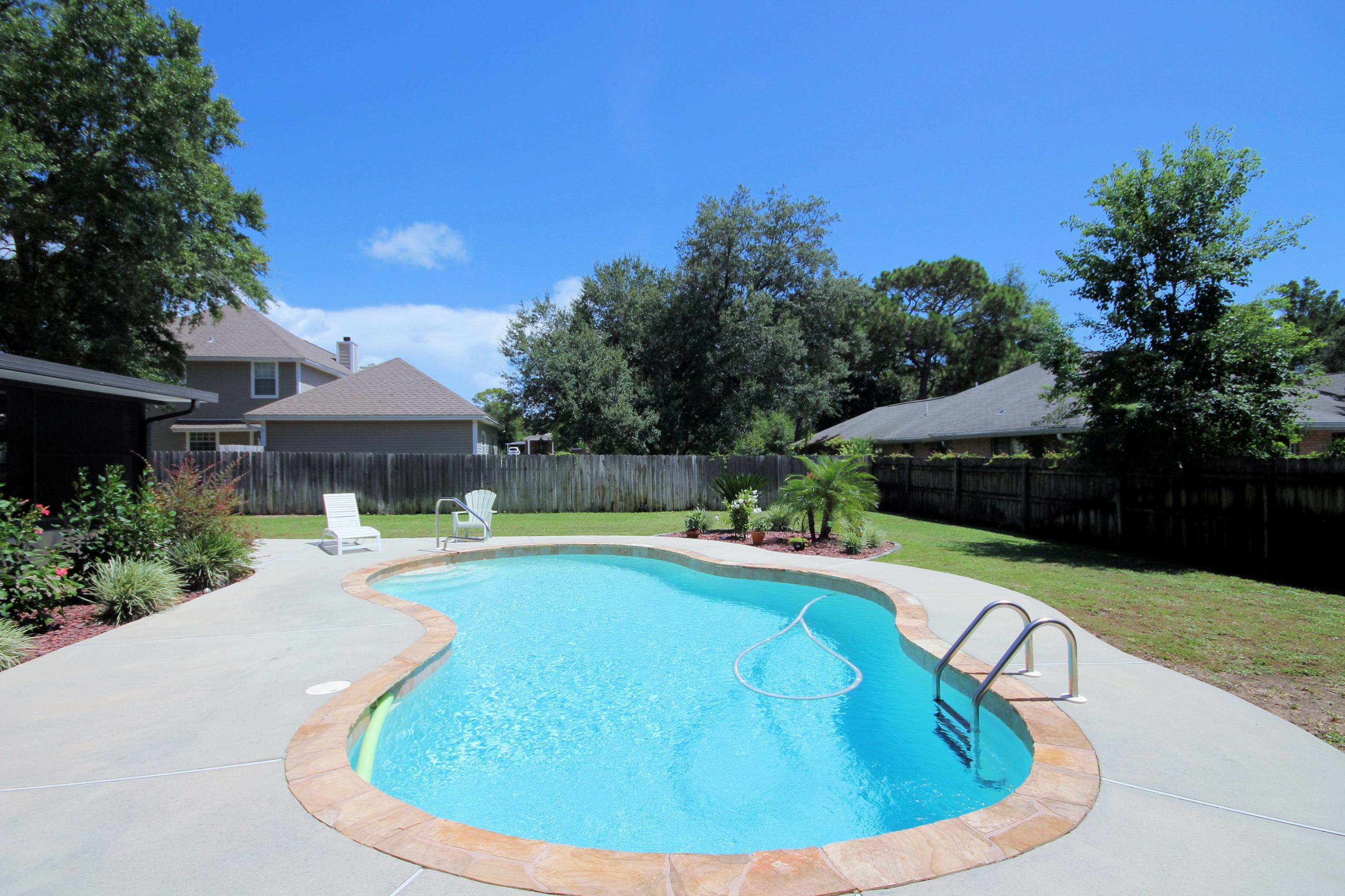 WOODLAND SHORES - Residential