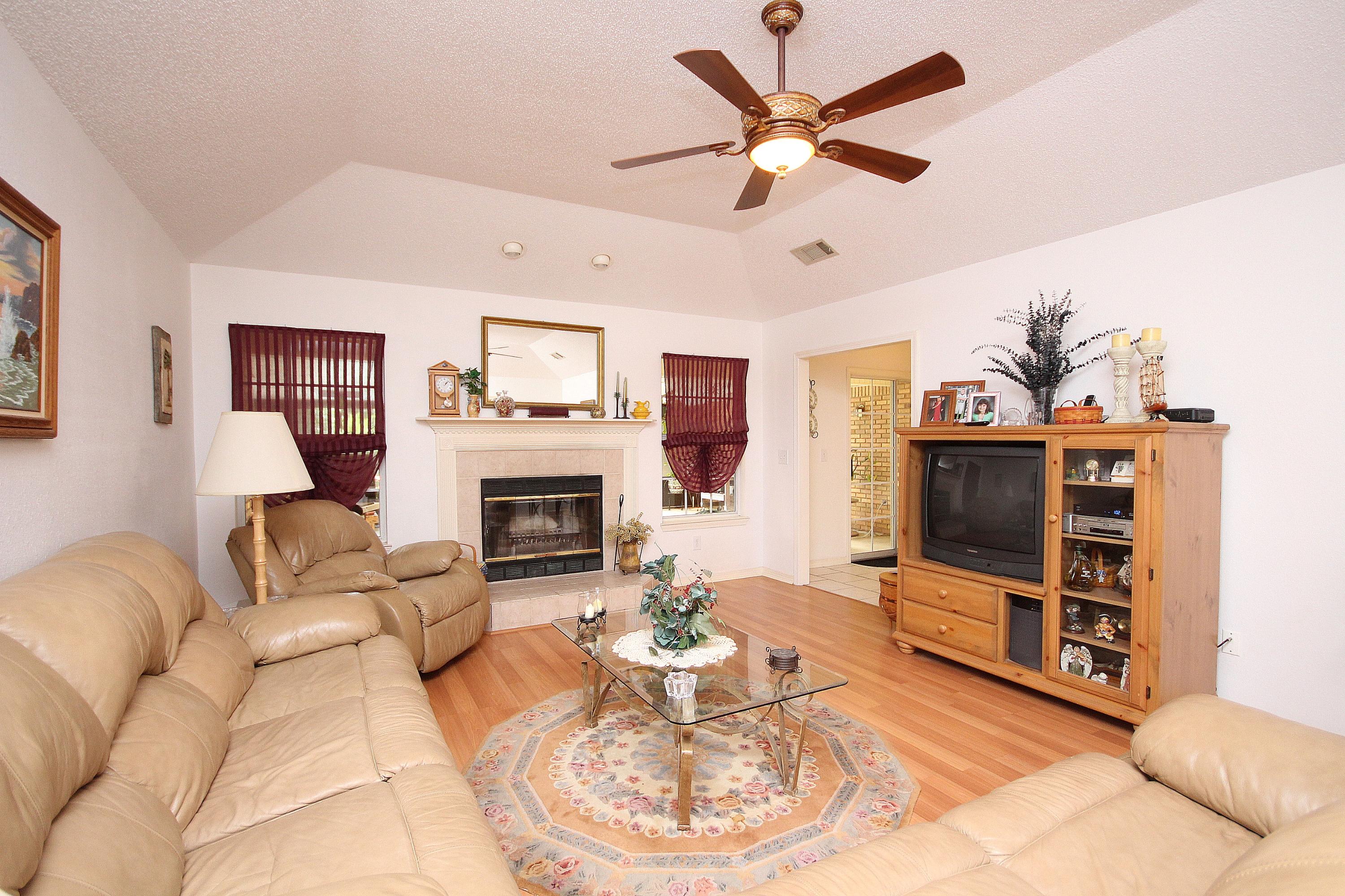 WOODLAND SHORES - Residential