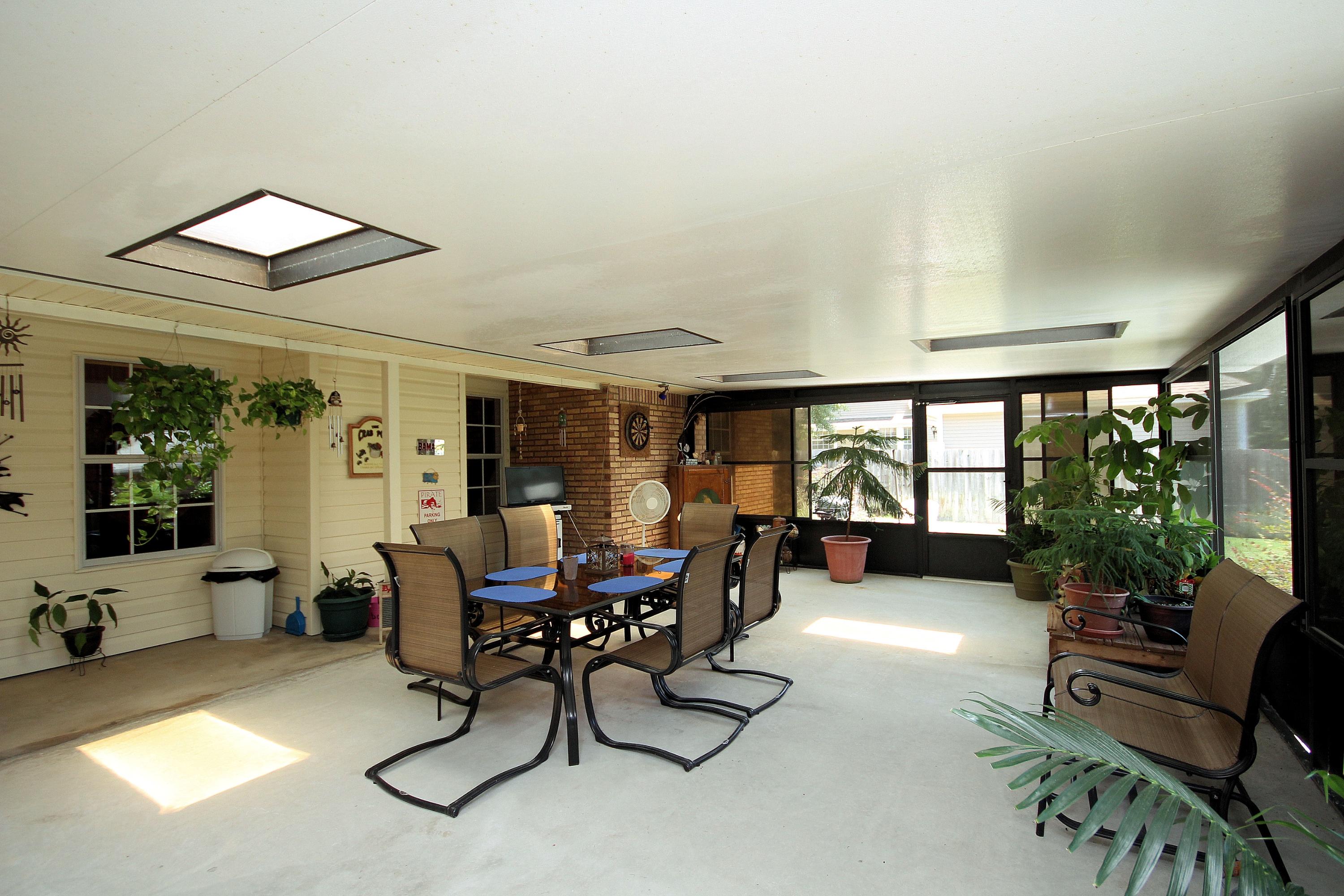 WOODLAND SHORES - Residential