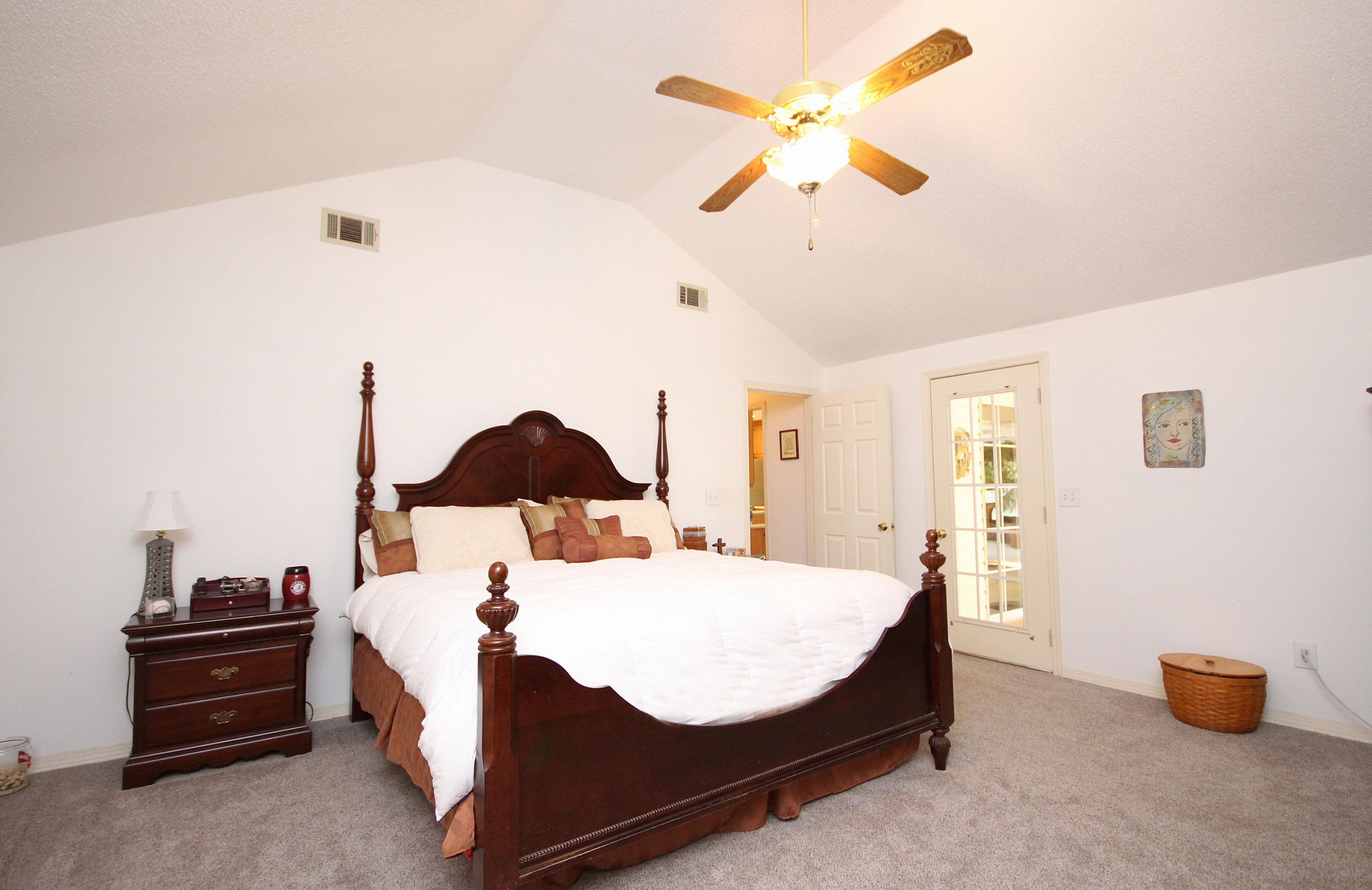 WOODLAND SHORES - Residential