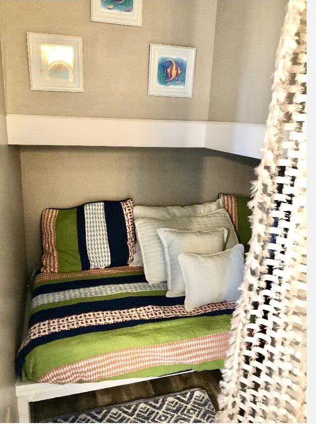 LAKEVIEW CONDO - Residential