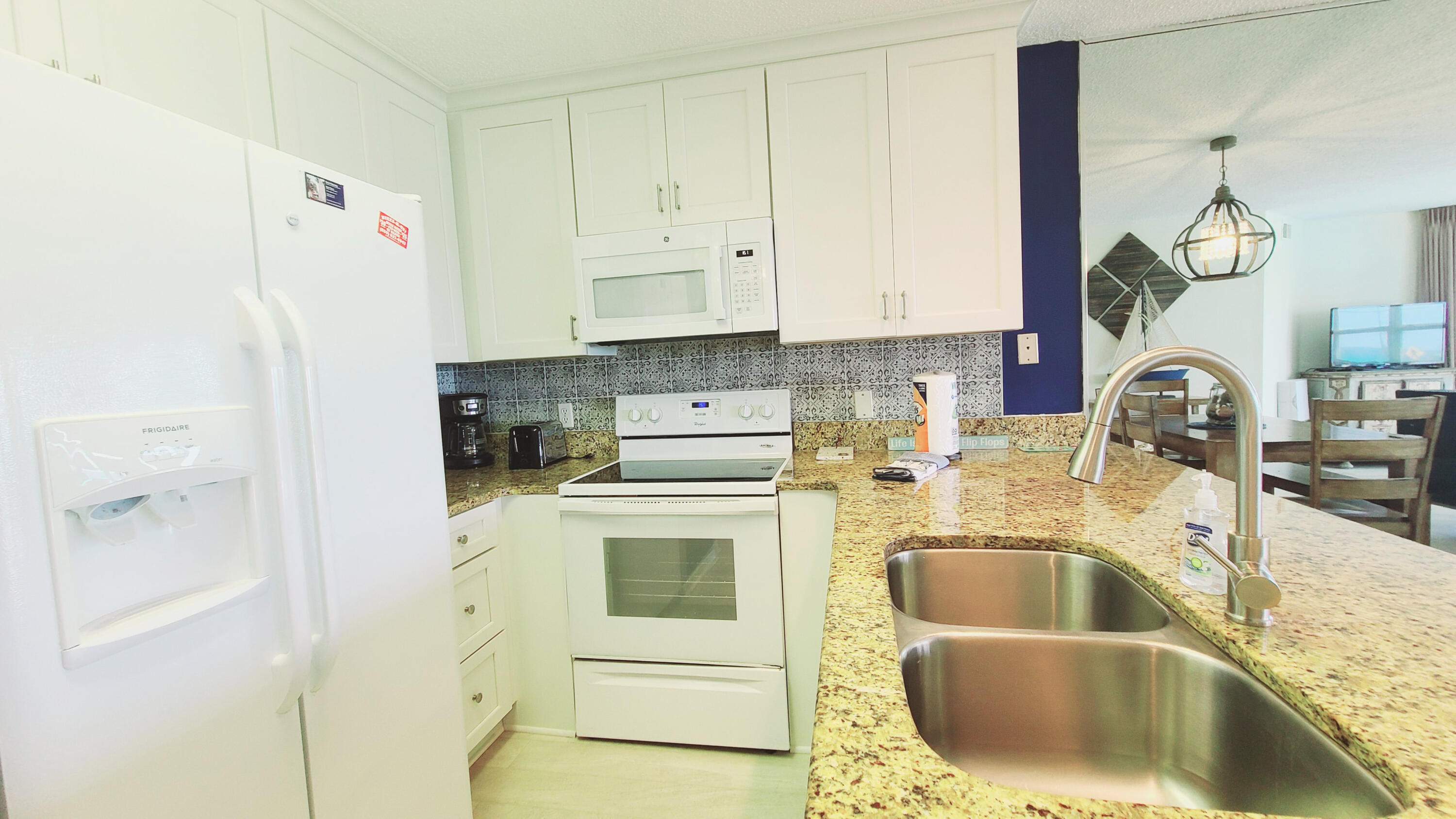 MARAVILLA CONDO 1 - Residential