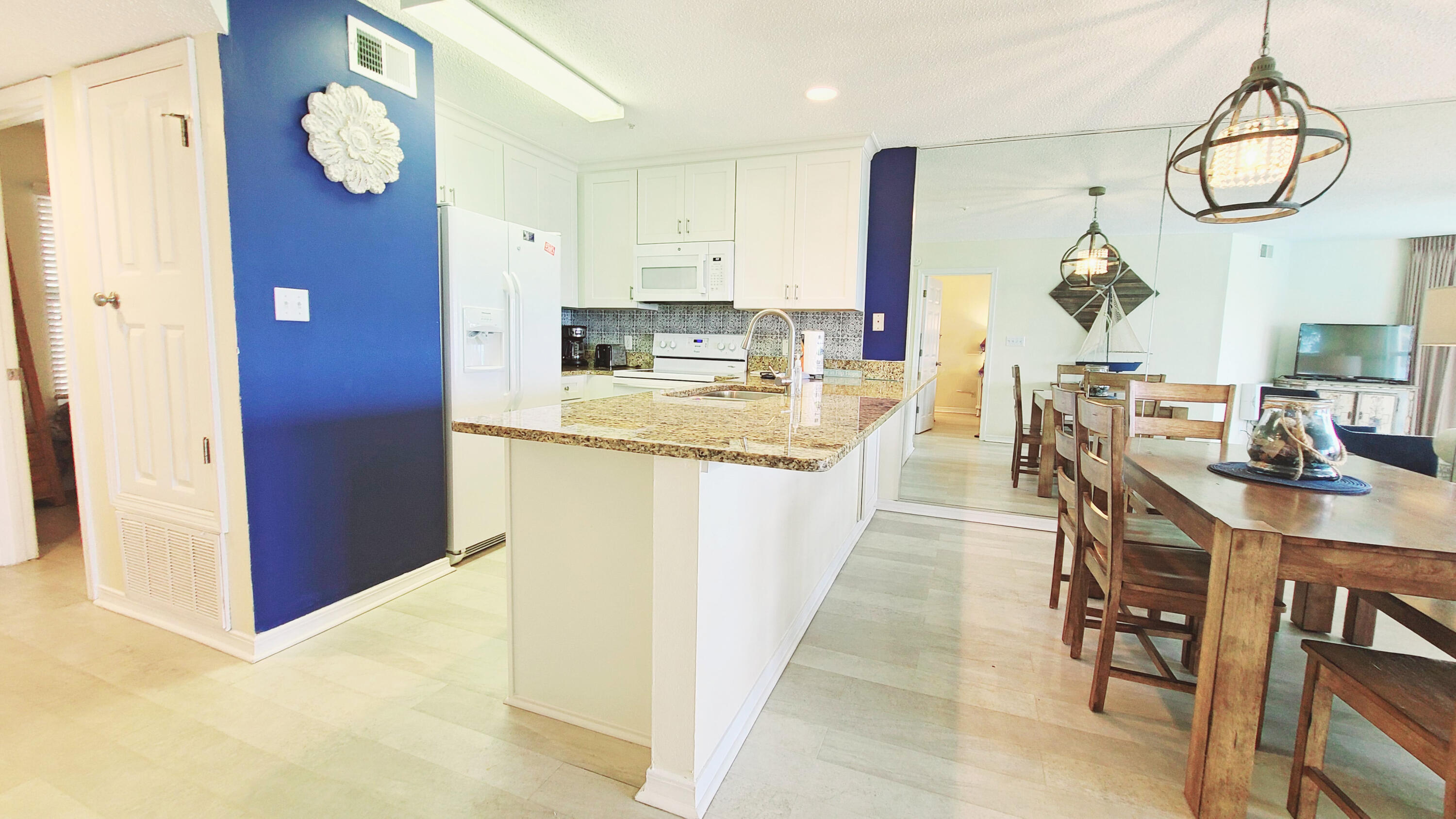 MARAVILLA CONDO 1 - Residential