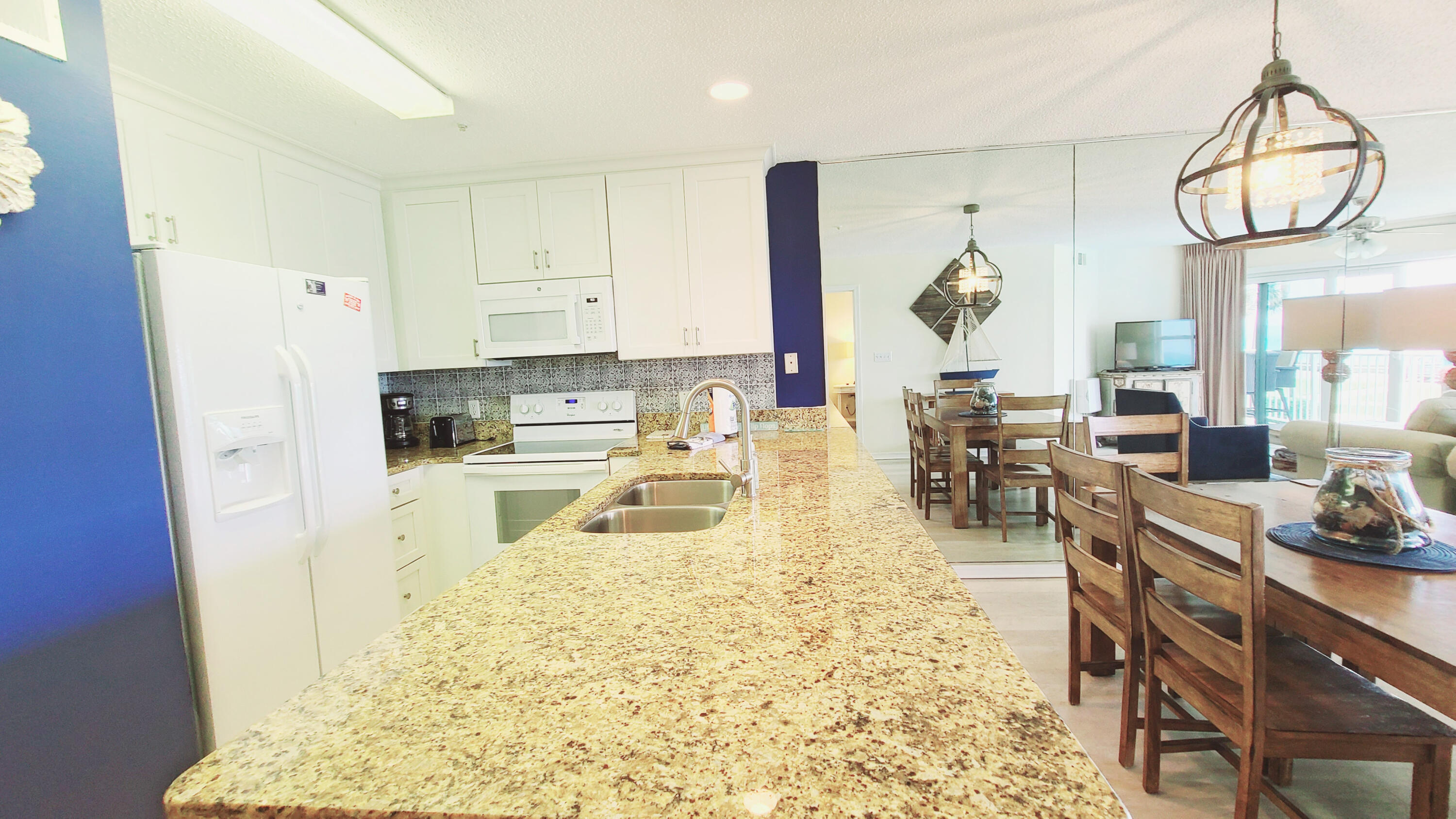 MARAVILLA CONDO 1 - Residential