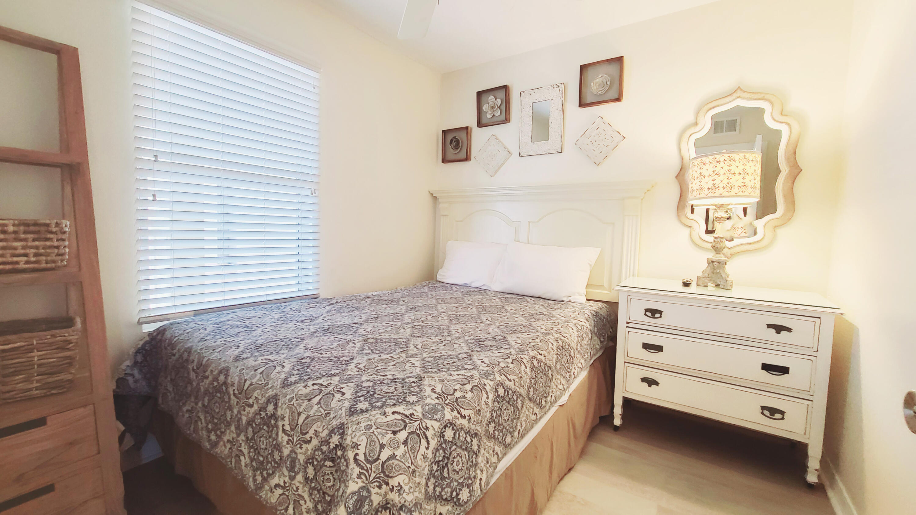 MARAVILLA CONDO 1 - Residential