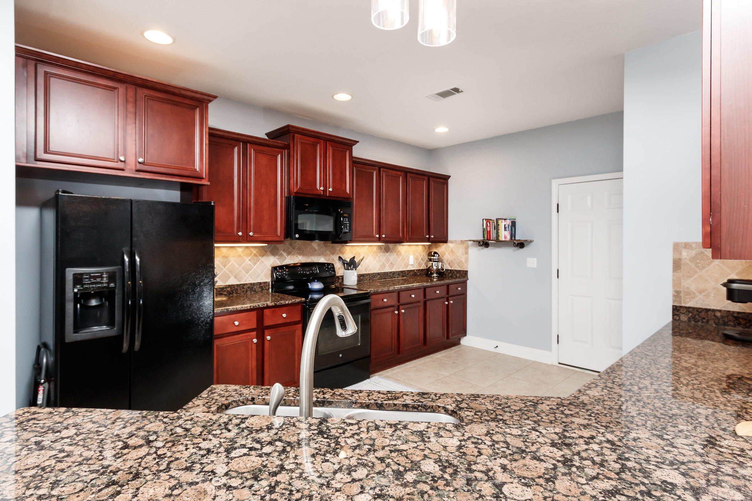 BROWNSTONE MANOR - Residential