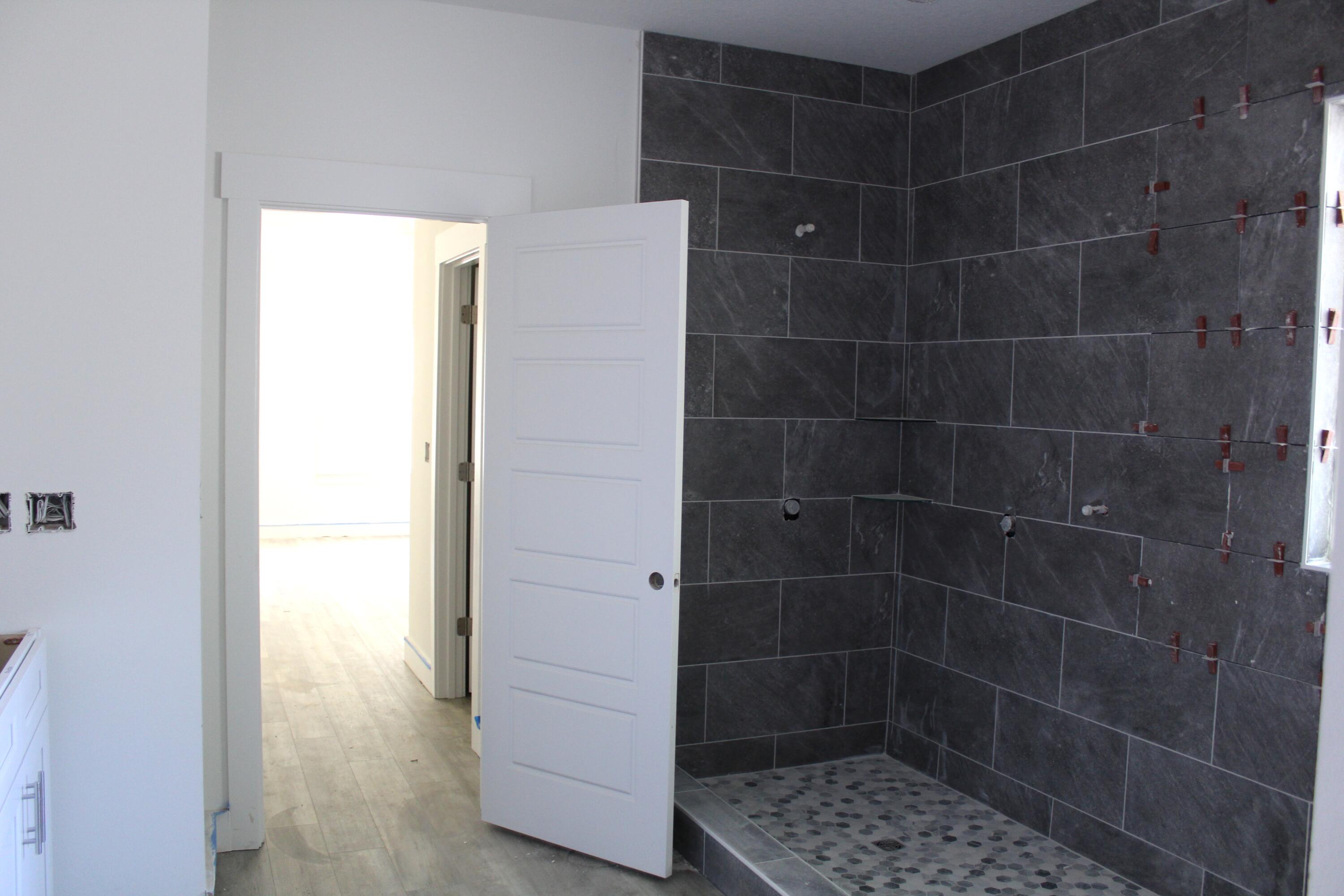 VALPARAISO (232200.00) - Residential