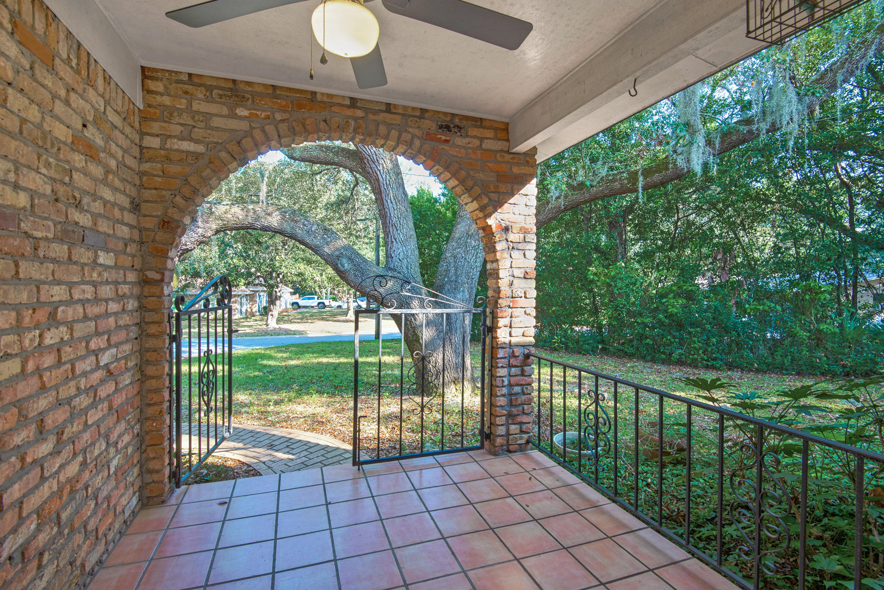 BAYOU WOODS 4TH ADD - Residential