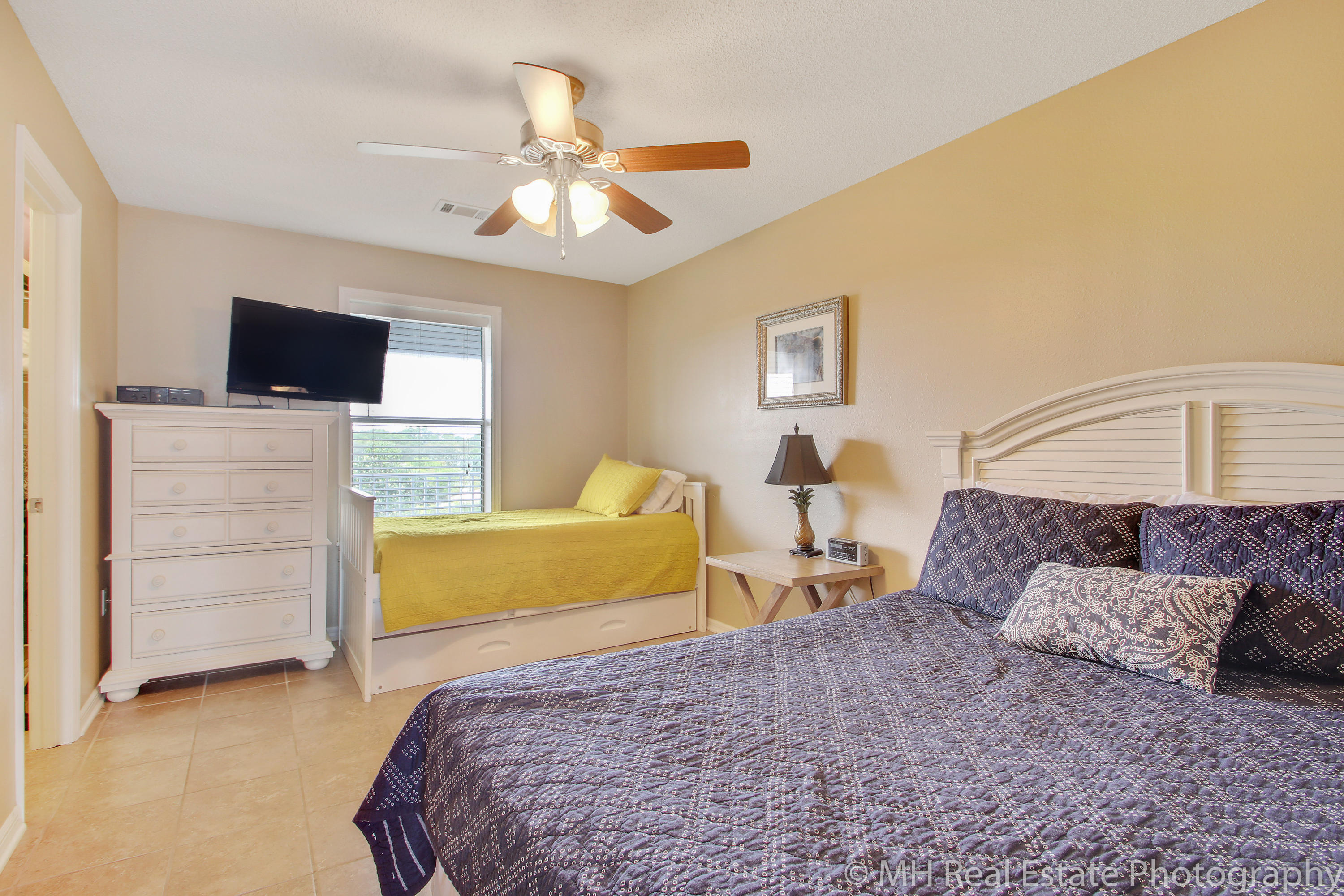 BEACHSIDE VILLAS CONDO - Residential