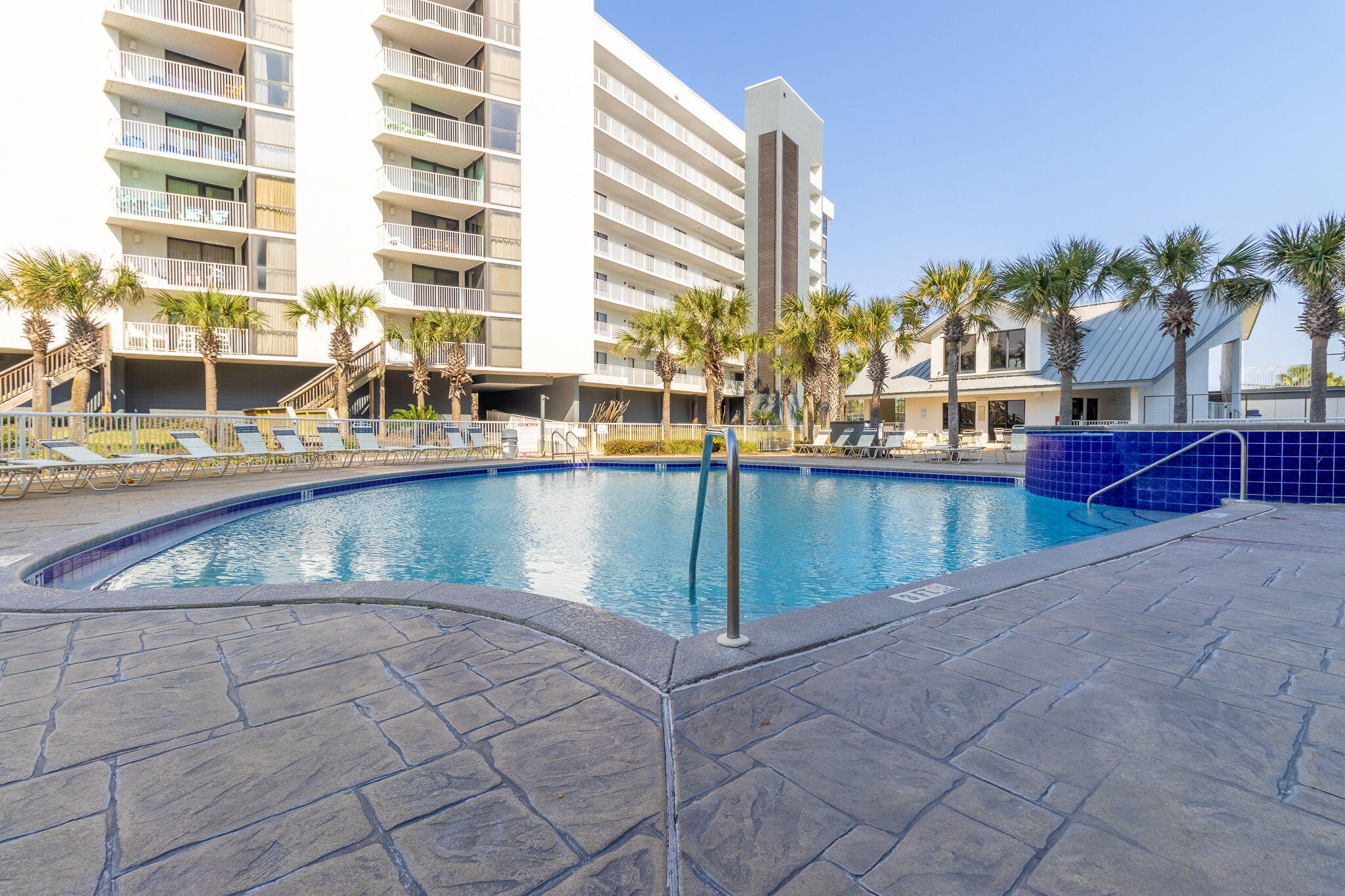 MAINSAIL CONDO PH 1 - Residential
